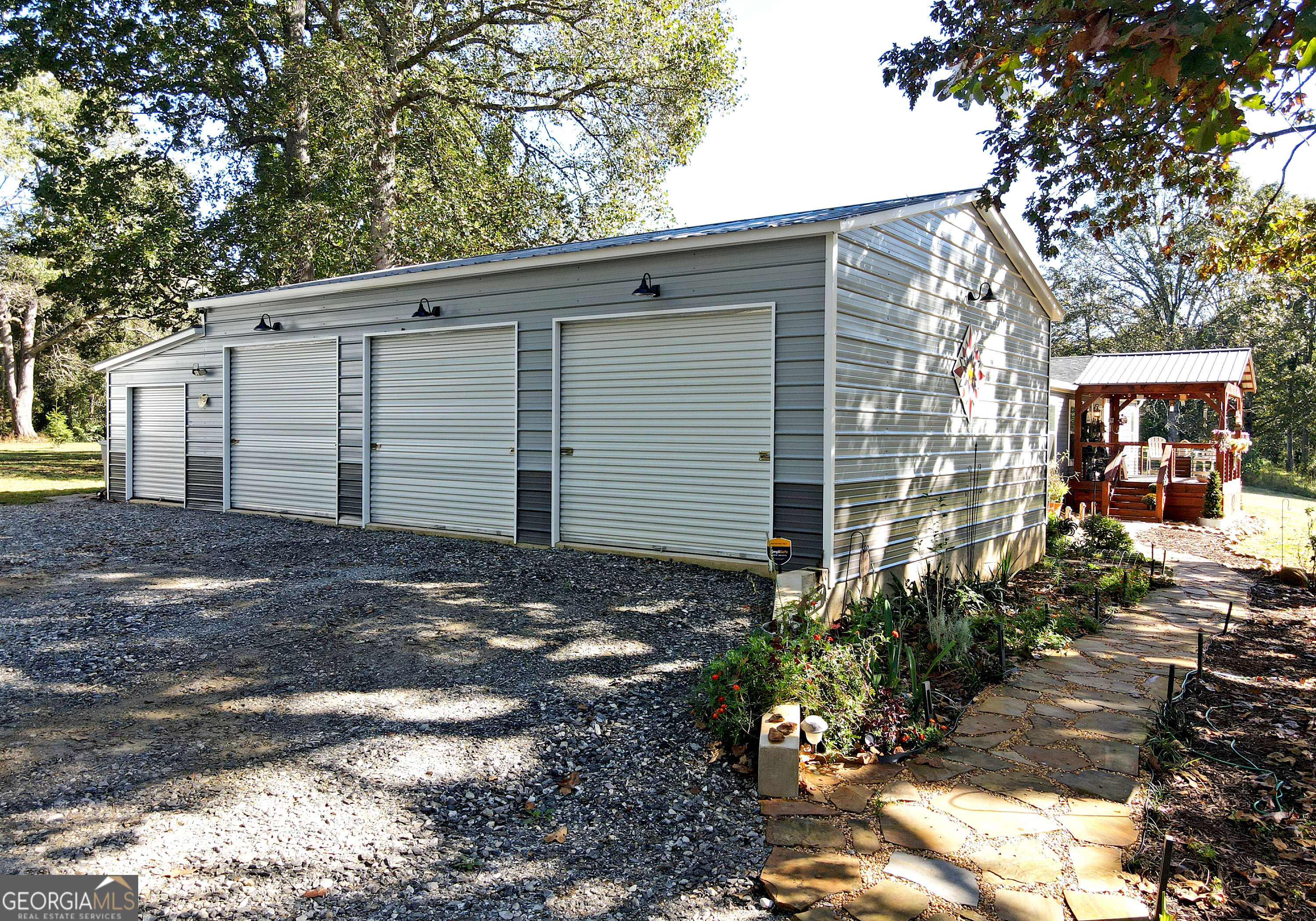 460 Holly Point Drive Property Photo 4