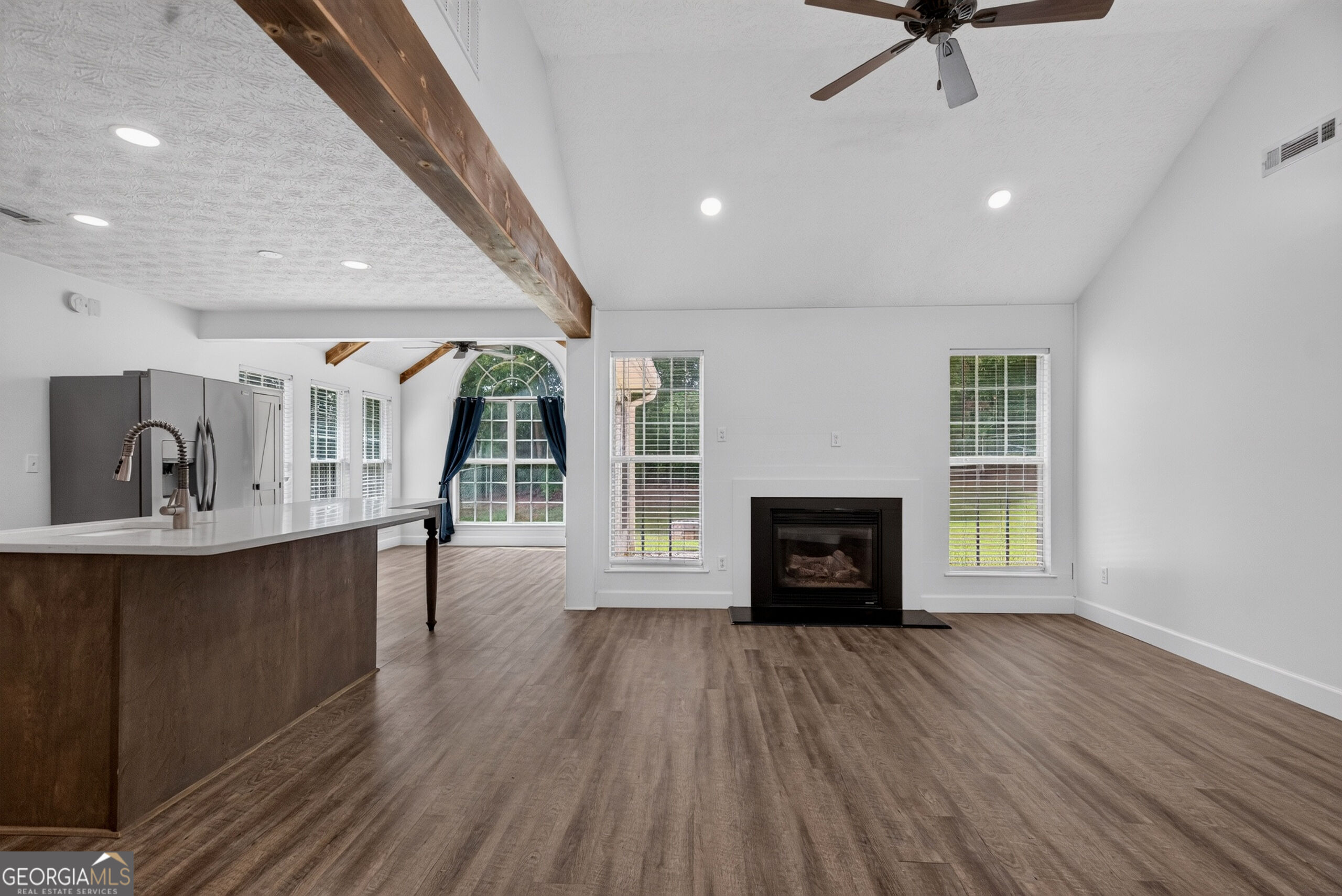 412 Lexington Park Drive Property Photo 4