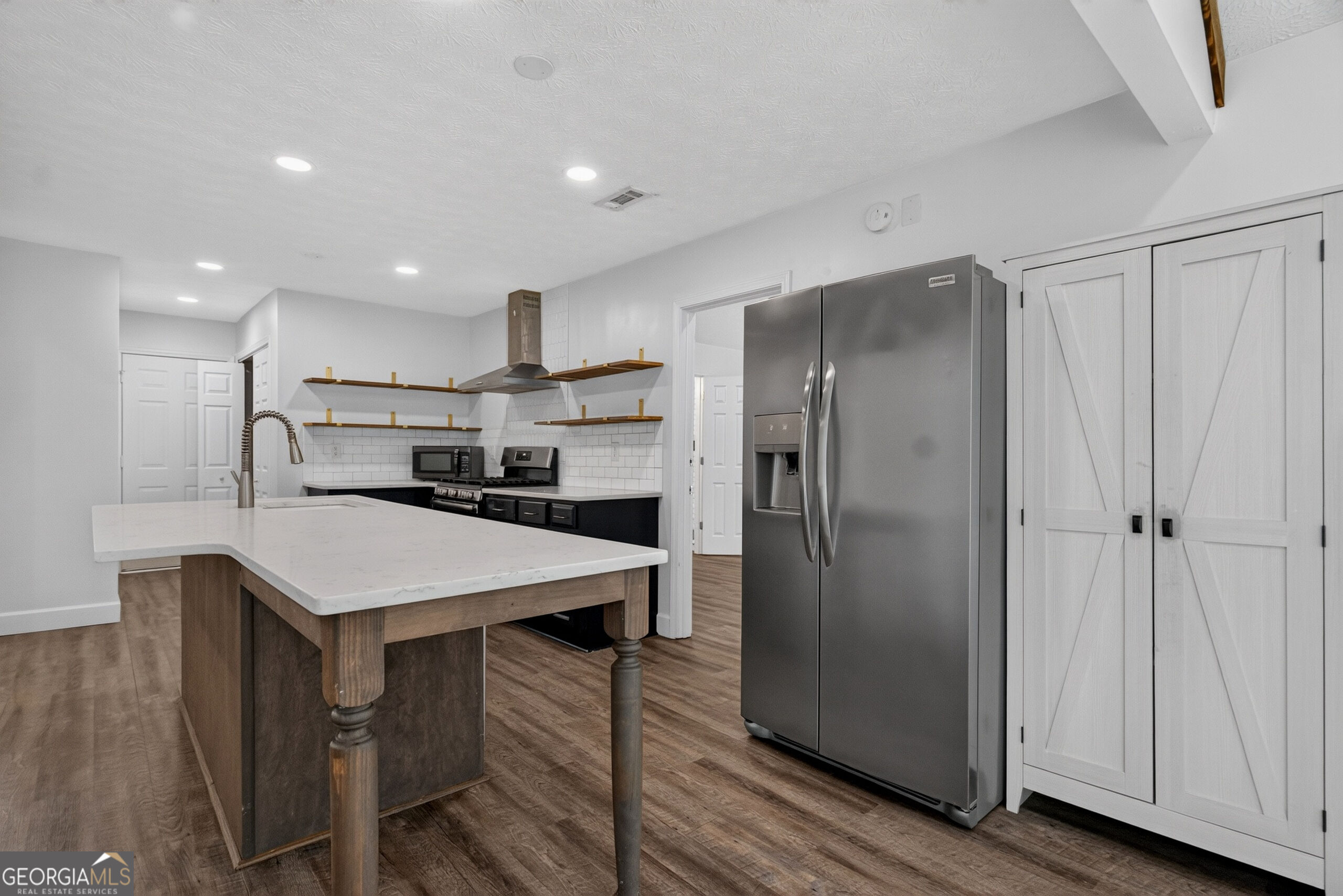 412 Lexington Park Drive Property Photo 8