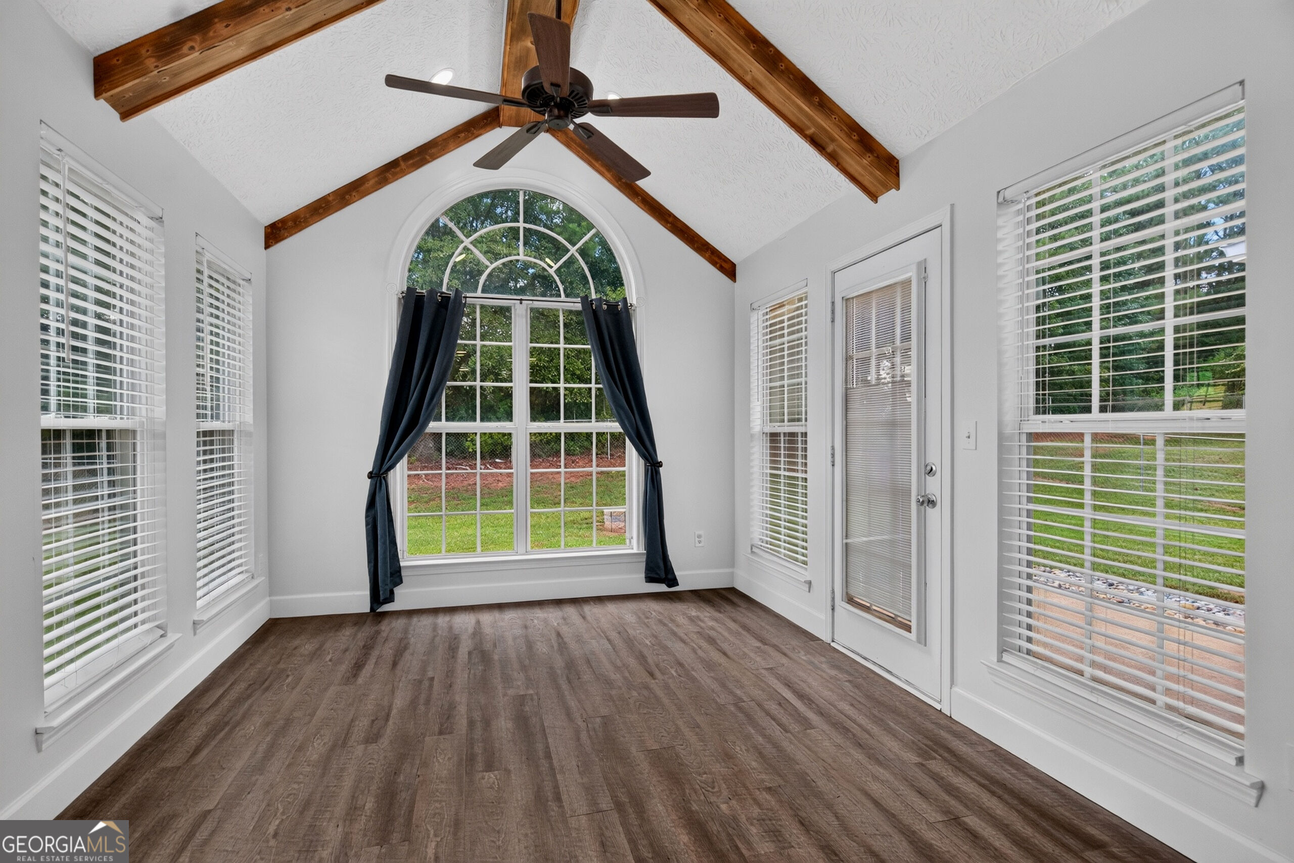 412 Lexington Park Drive Property Photo 11
