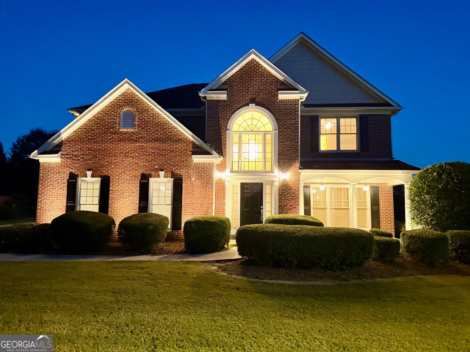2394 Shoreline Parkway Property Photo 1