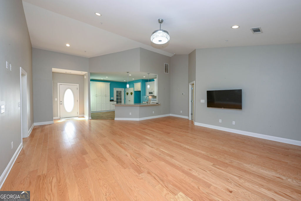 3504 Commonwealth Circle Property Photo 4