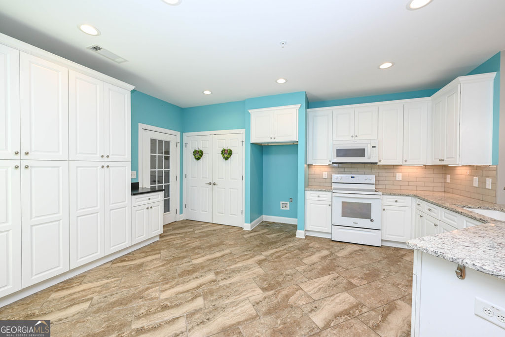 3504 Commonwealth Circle Property Photo 7