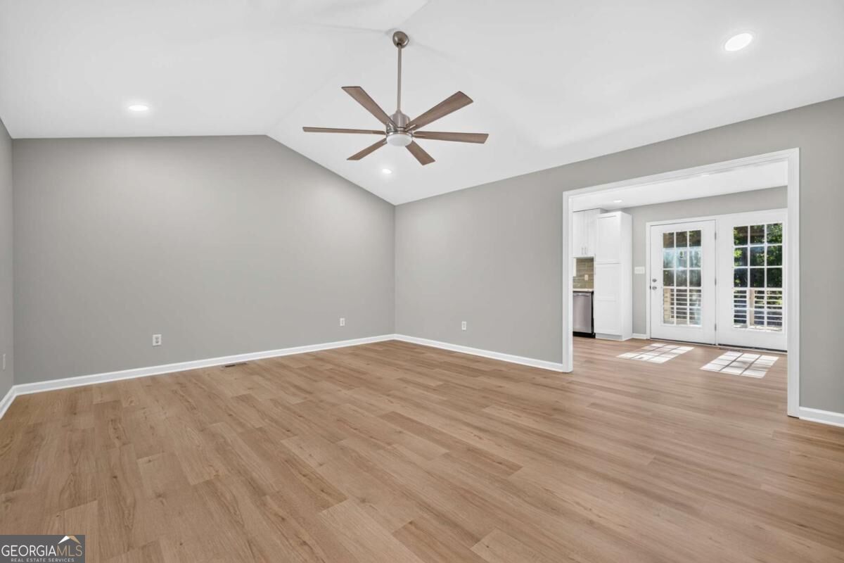 5545 Sallee Drive Property Photo 4