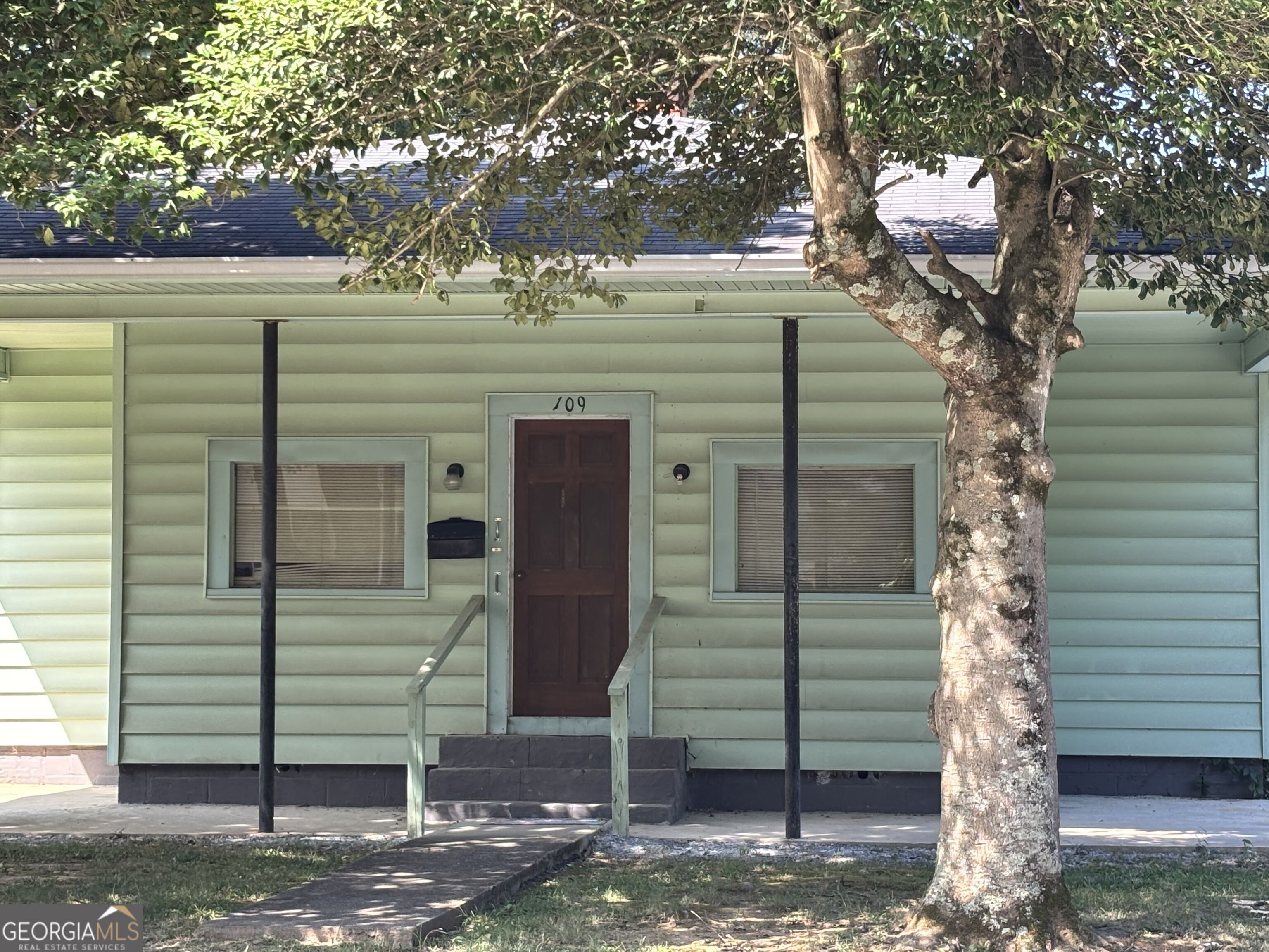 109 Newcomb Street Property Photo 1