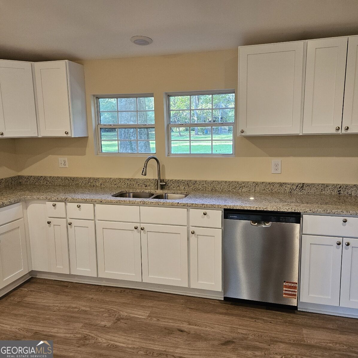 1196 Hendricks Road Property Photo 2