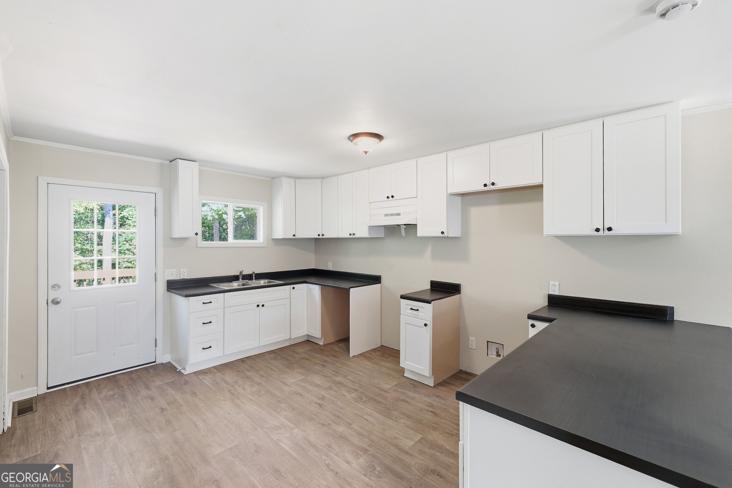 2421 E Silver Shoals Road Property Photo 11