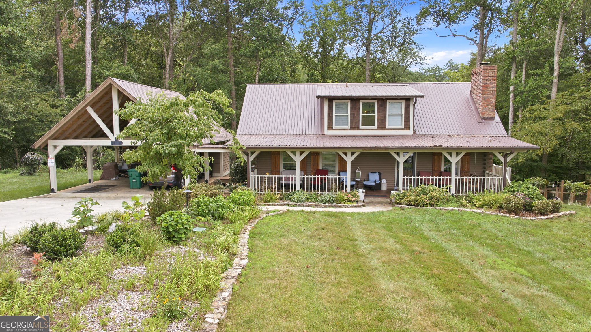 938 Waters Street W Property Photo 2