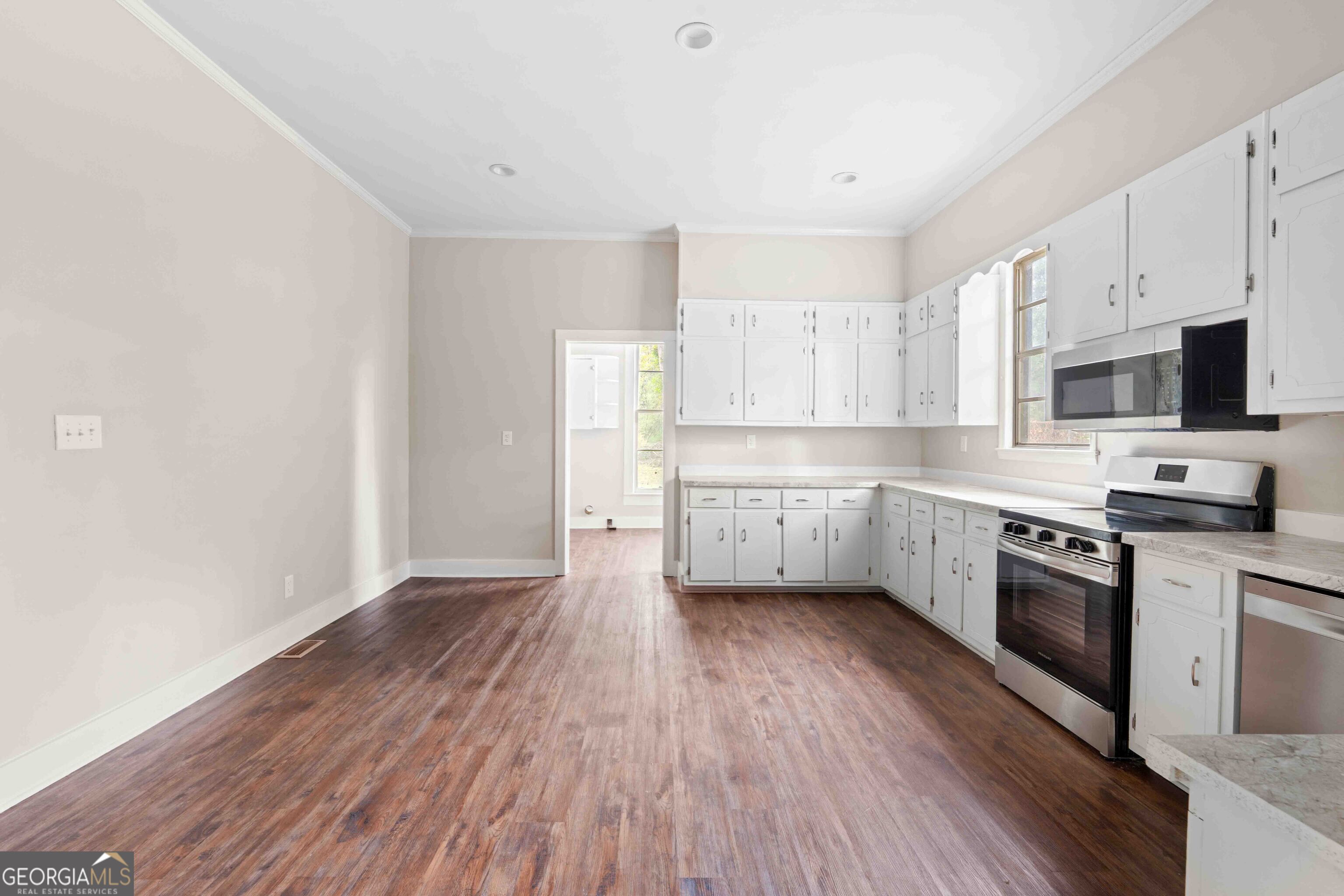 30 Depot Street Property Photo 12