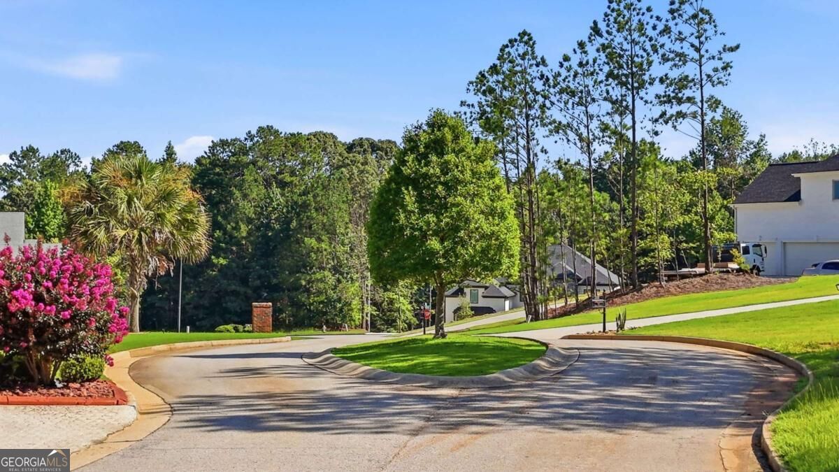 2039 Fontainbleau Drive Property Photo 15