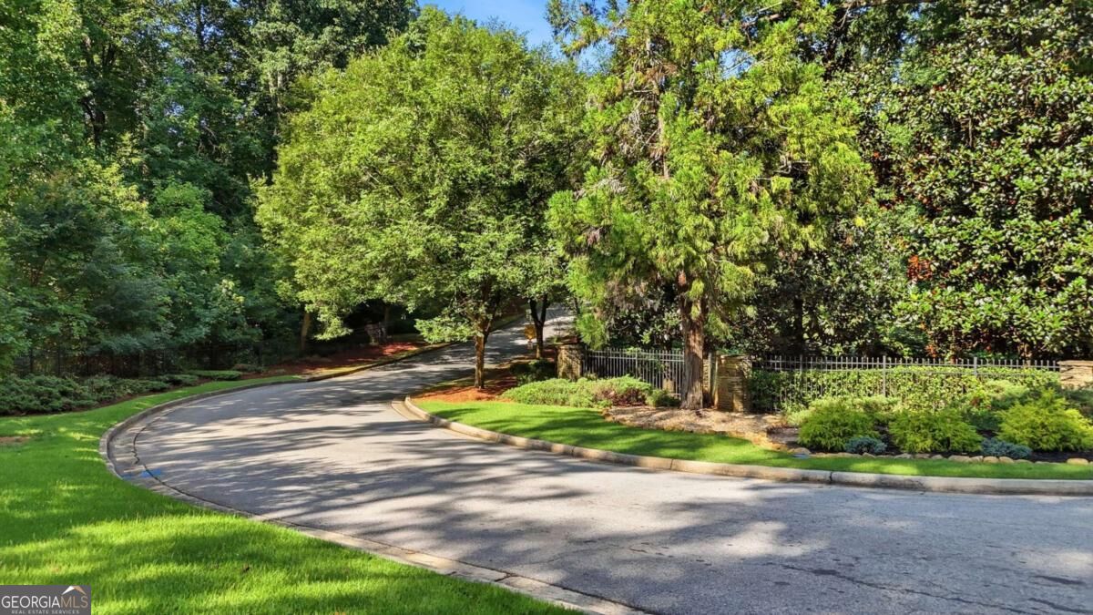 2039 Fontainbleau Drive Property Photo 21