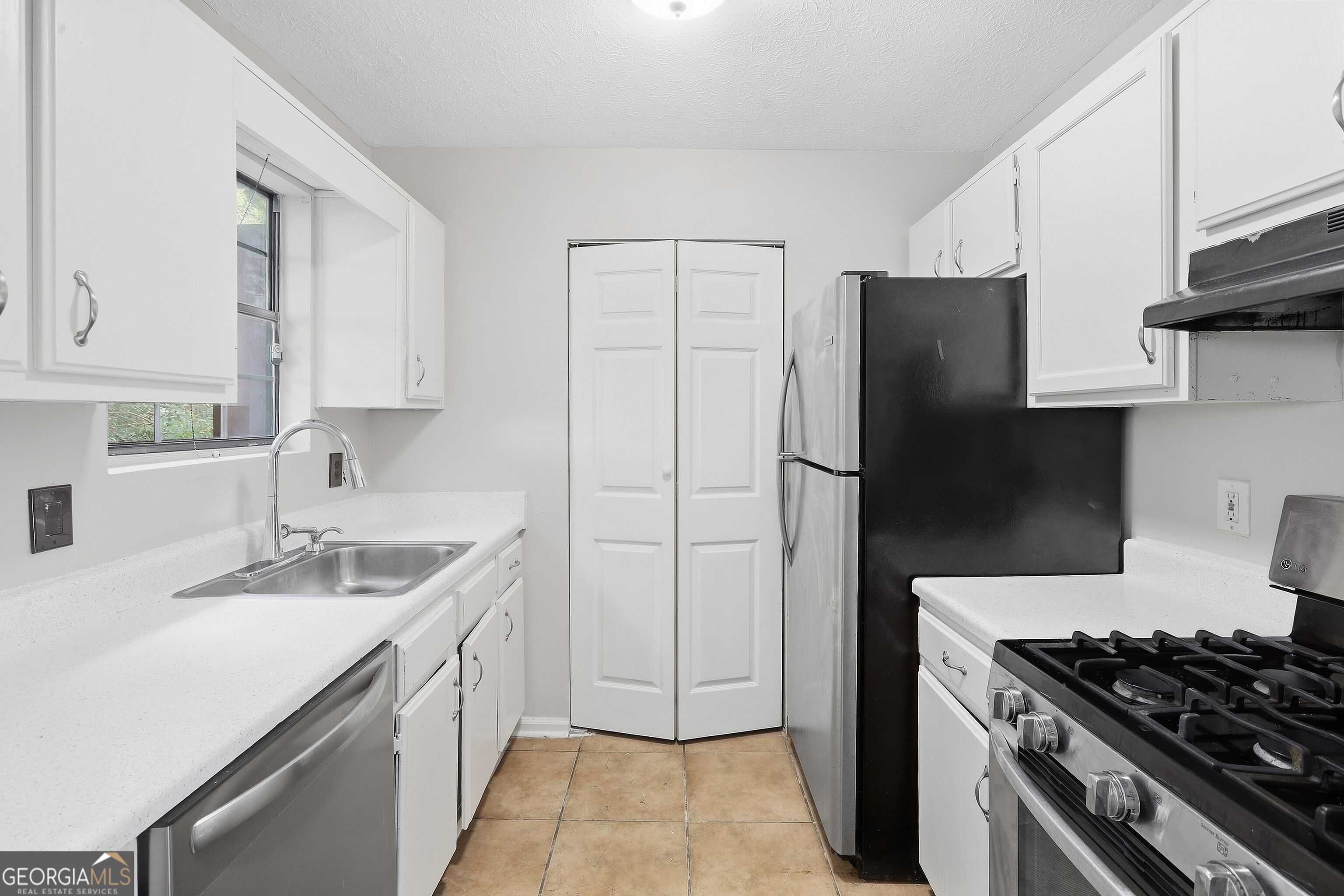 6977 Flagstone Drive Property Photo 2