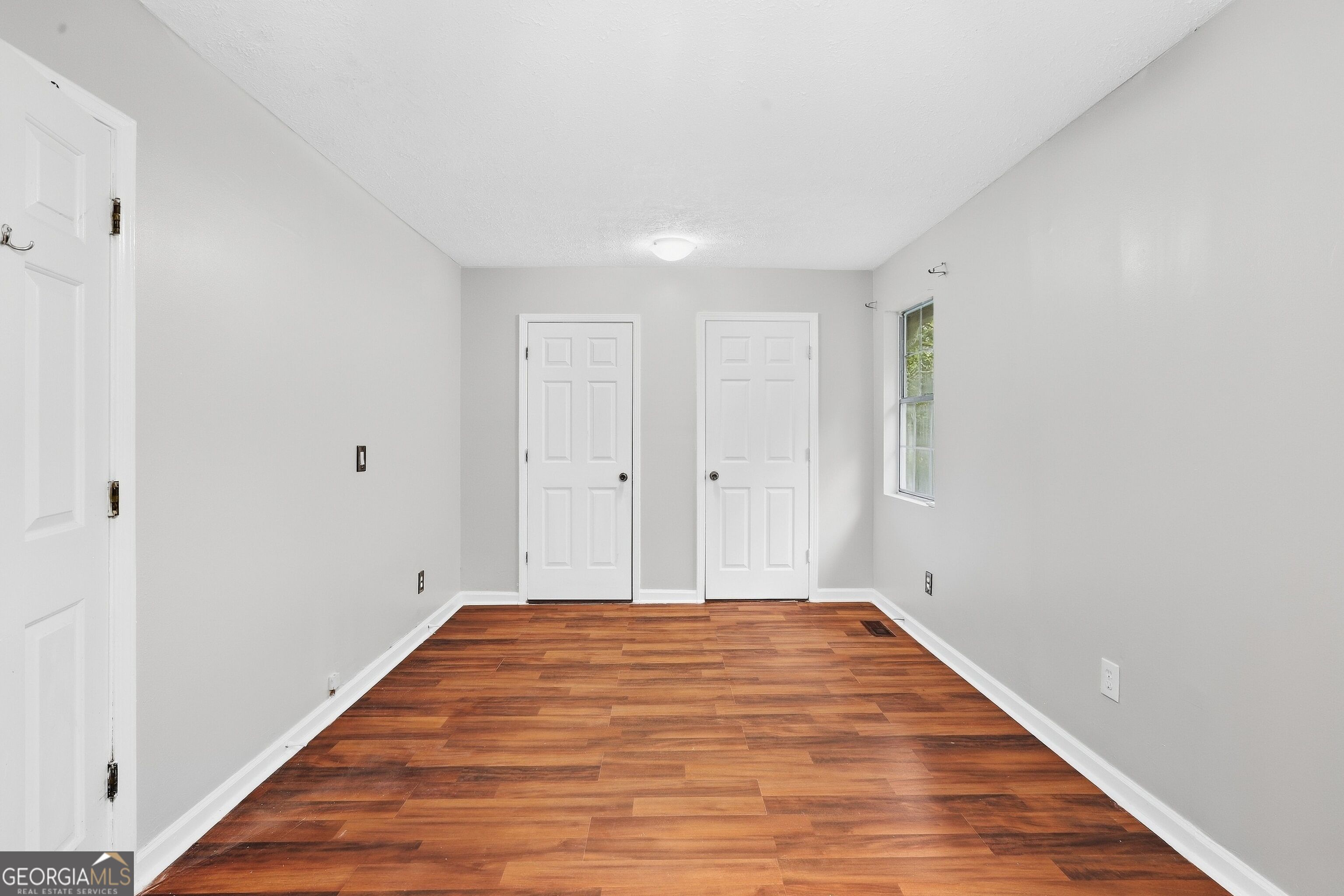 6977 Flagstone Drive Property Photo 4