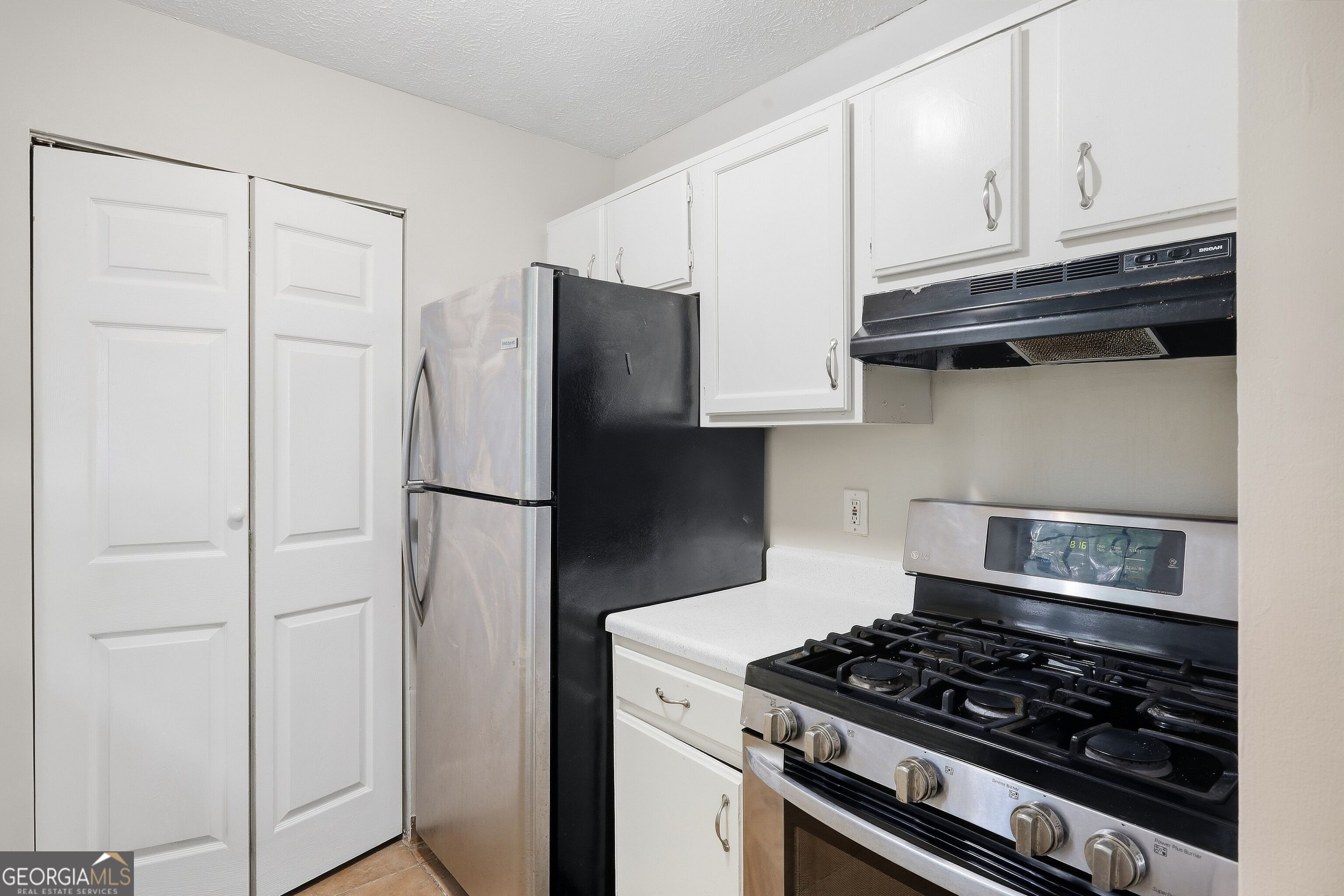6977 Flagstone Drive Property Photo 9