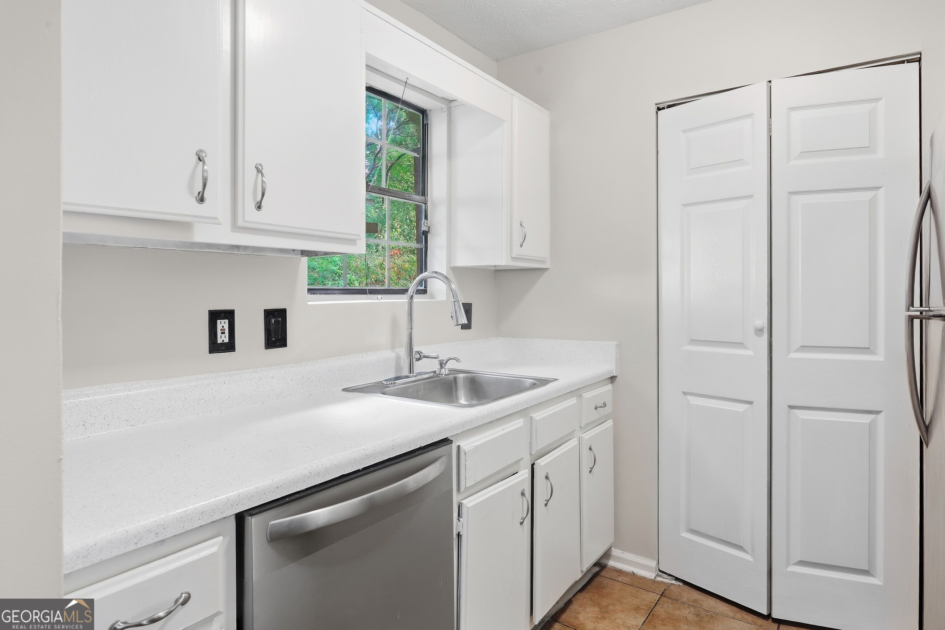 6977 Flagstone Drive Property Photo 10