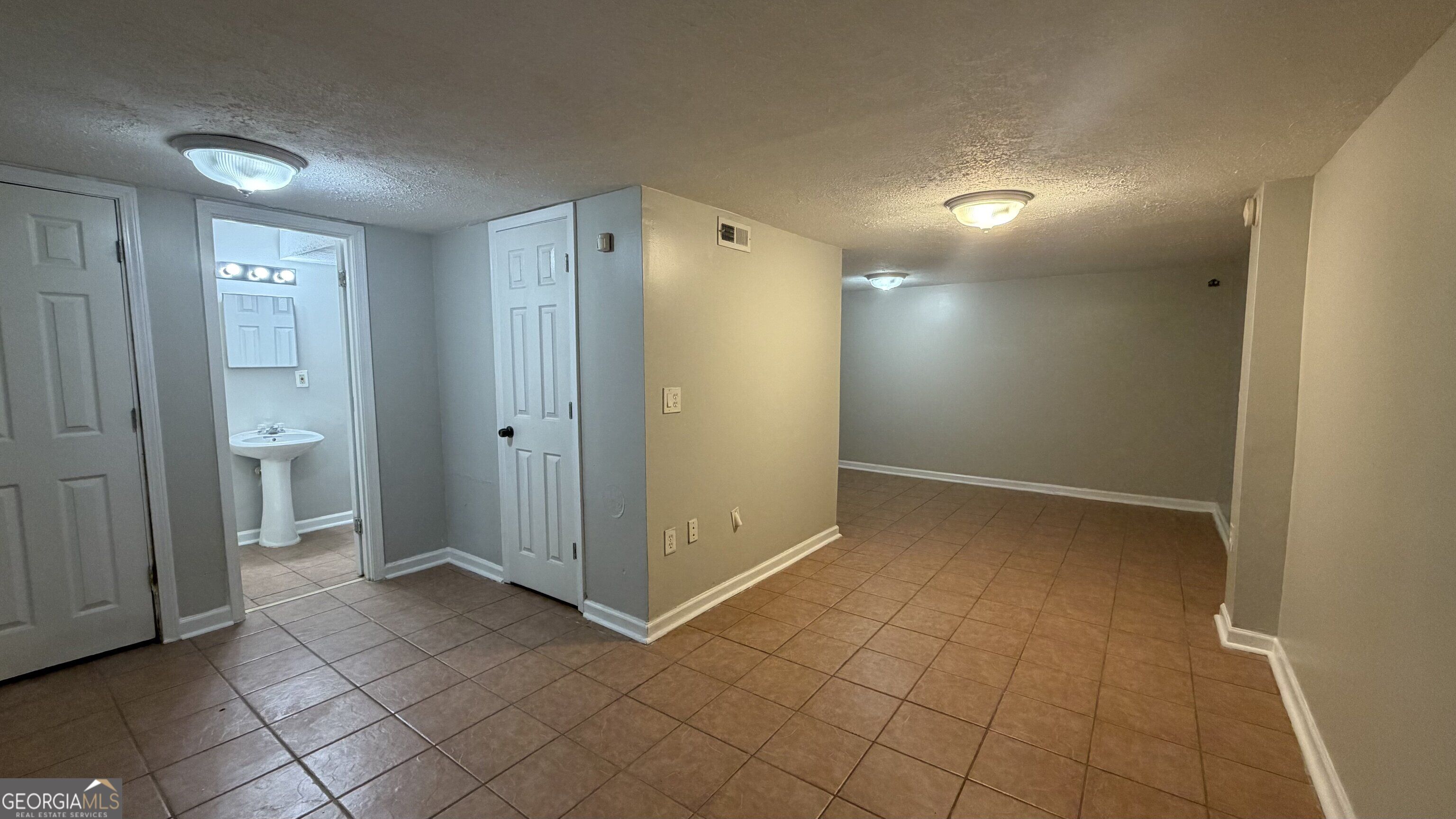 6977 Flagstone Drive Property Photo 18