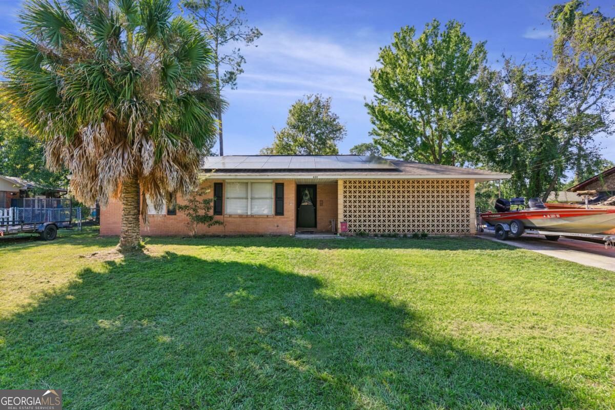 633 Halsey Street Property Photo 1