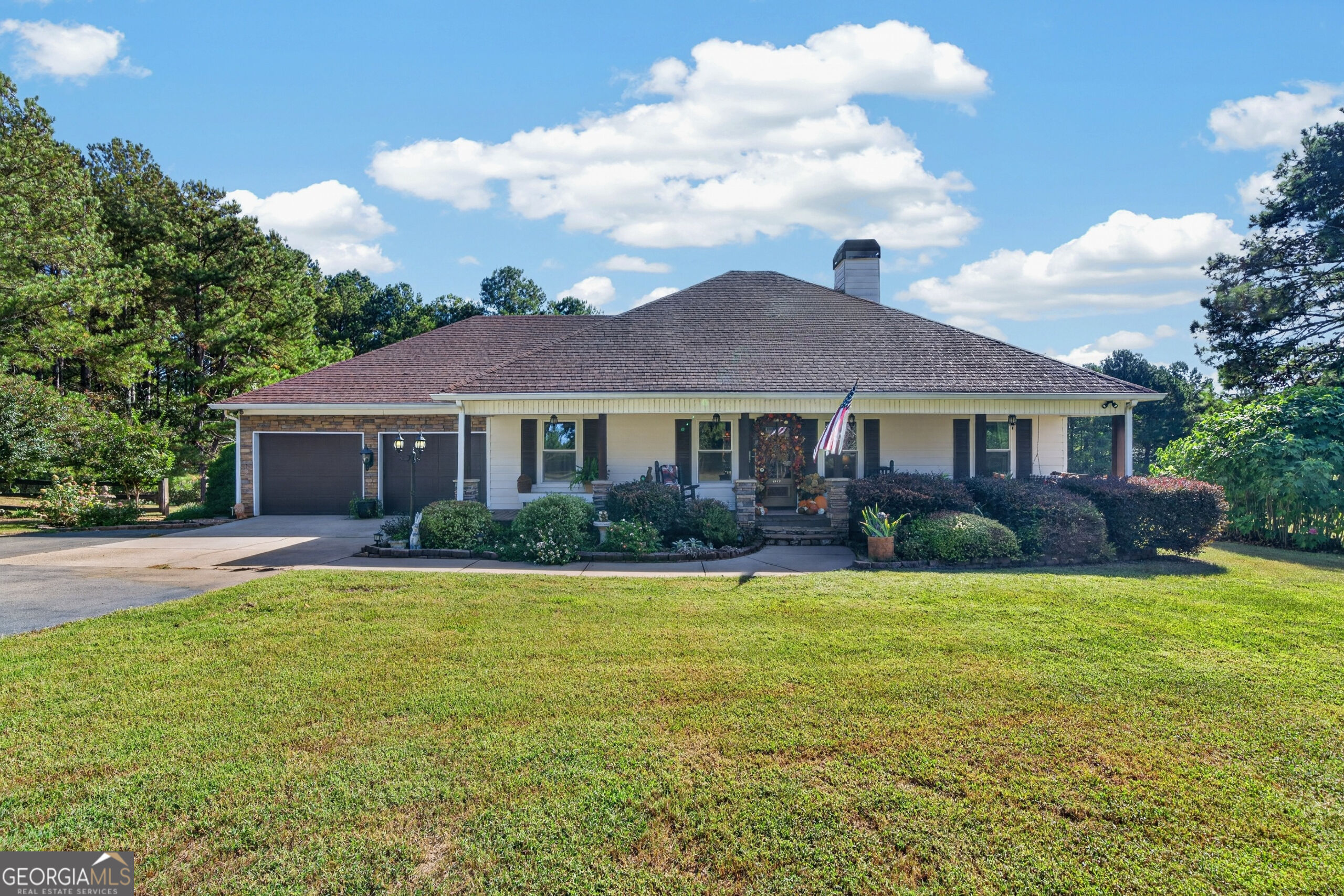 9852 Post Road Property Photo 1