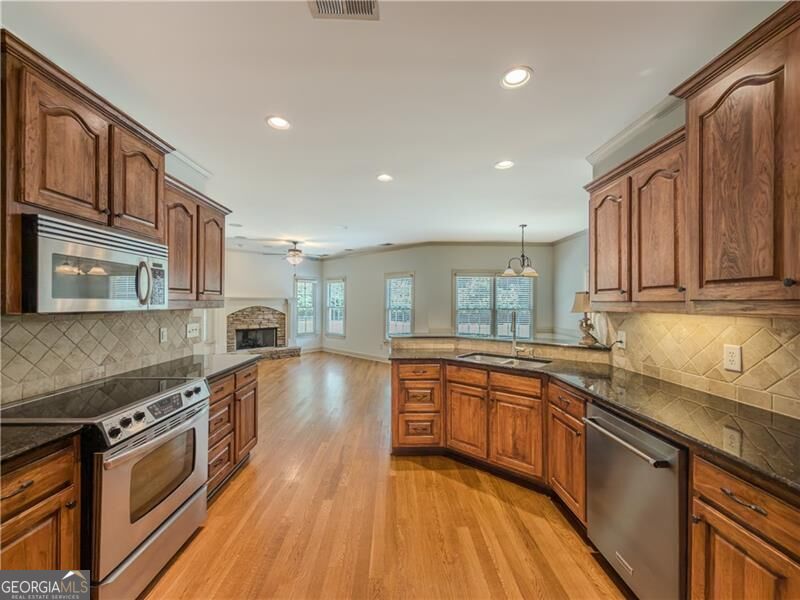 517 Richmond Place Property Photo 12