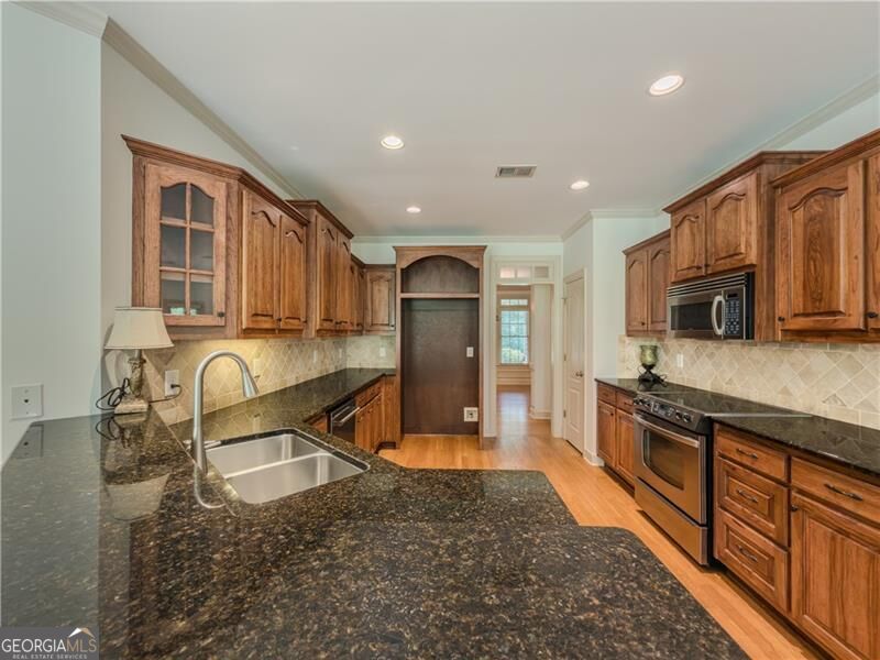 517 Richmond Place Property Photo 13