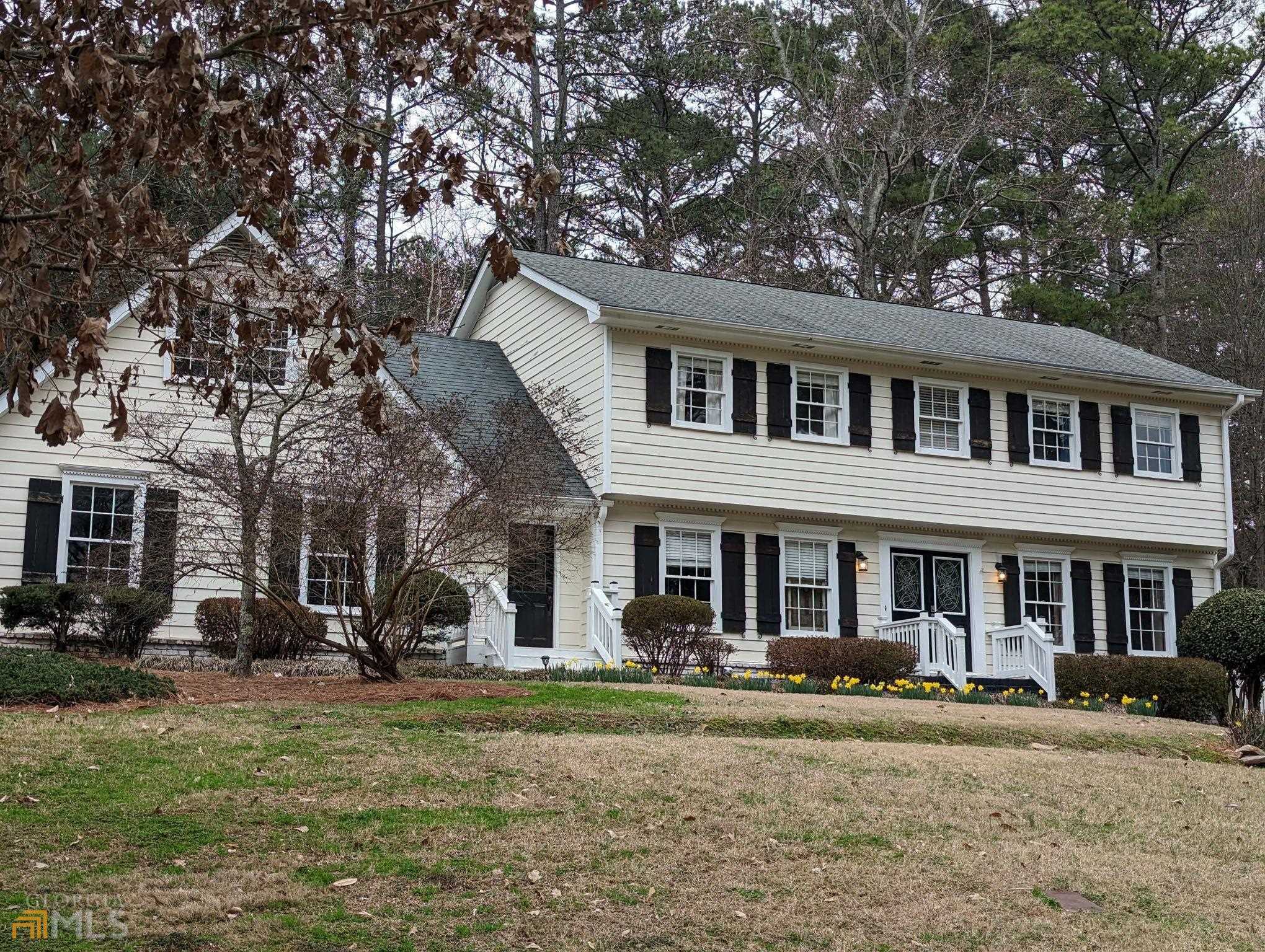 325 Lakeshore Drive Ne Property Photo 2