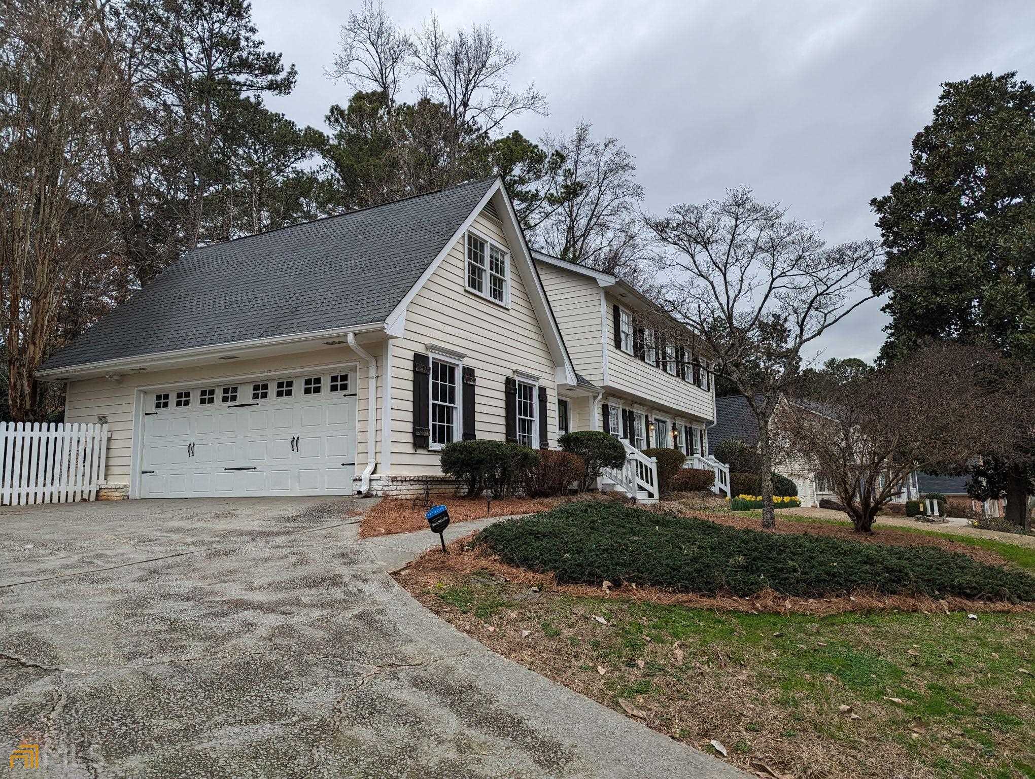 325 Lakeshore Drive Ne Property Photo 4