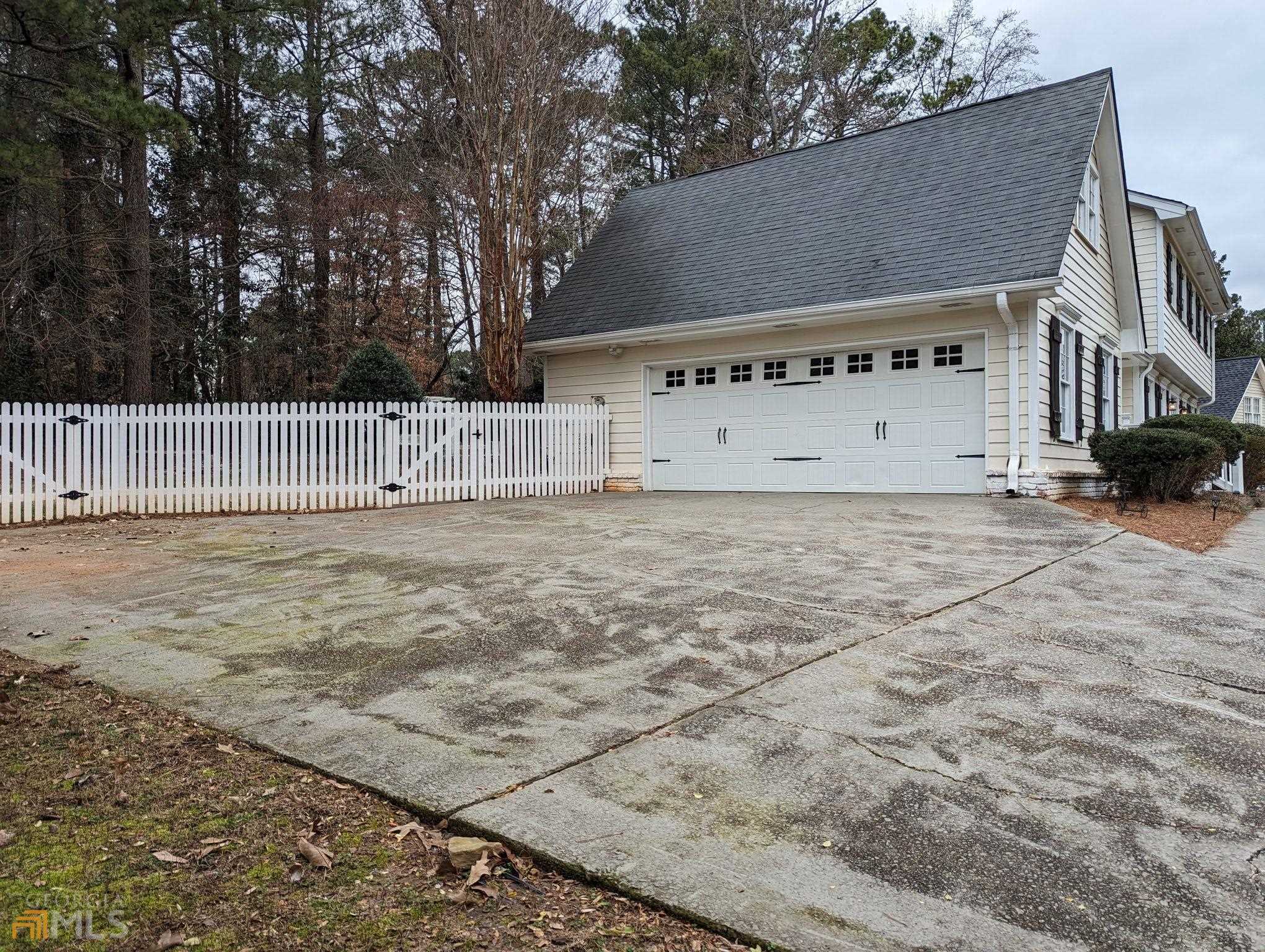 325 Lakeshore Drive Ne Property Photo 5