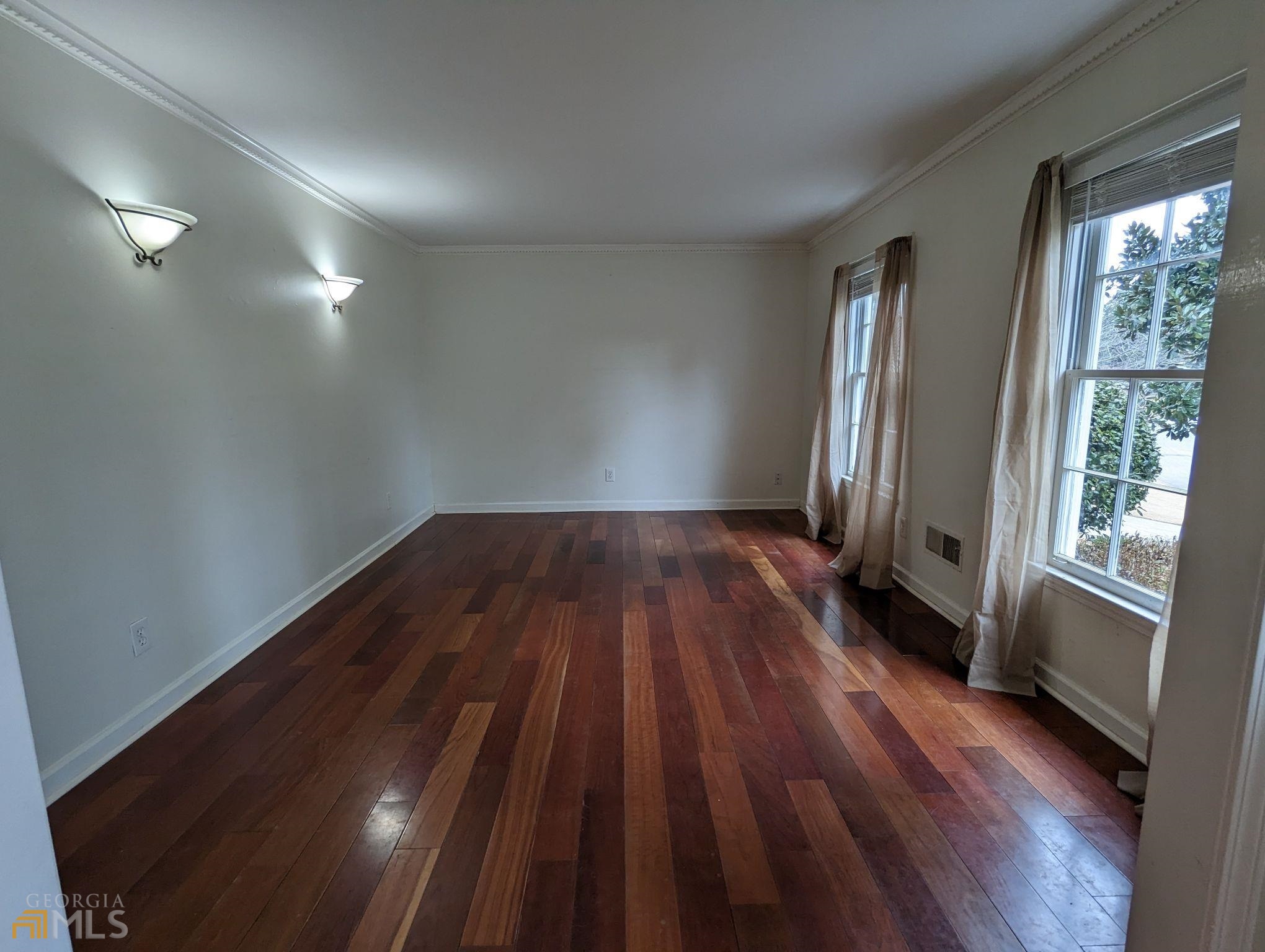 325 Lakeshore Drive Ne Property Photo 9