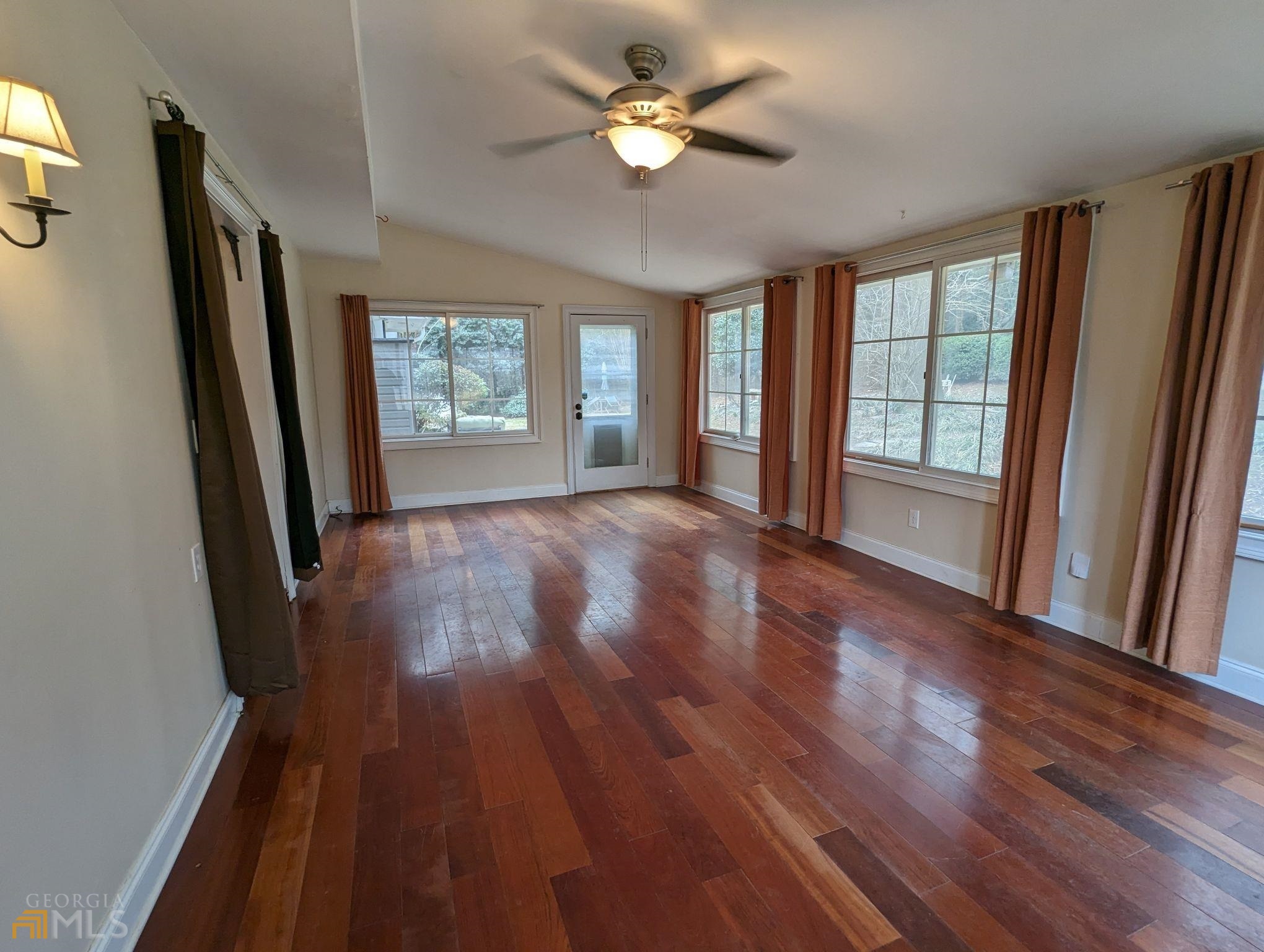 325 Lakeshore Drive Ne Property Photo 14