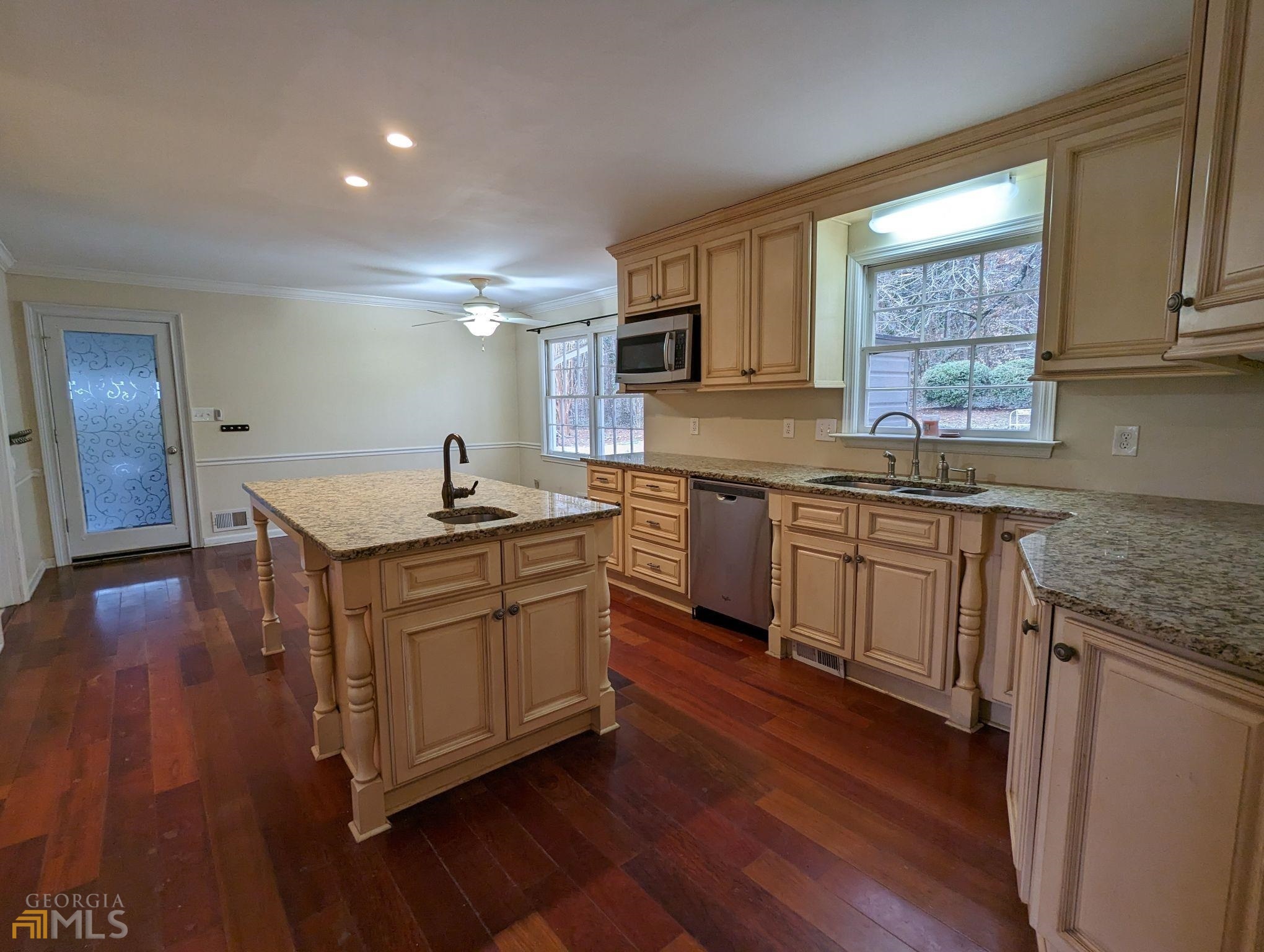 325 Lakeshore Drive Ne Property Photo 24