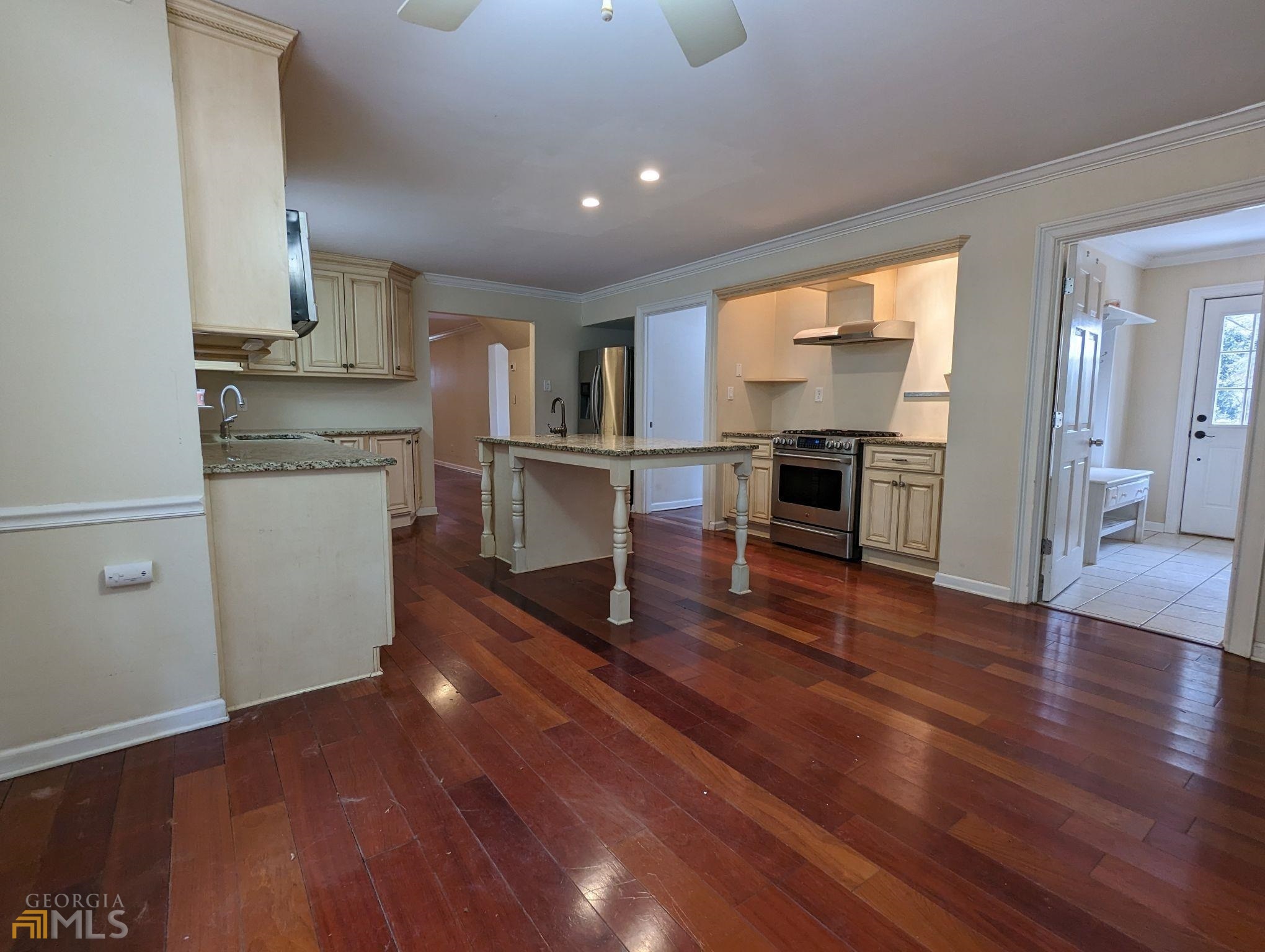325 Lakeshore Drive Ne Property Photo 25