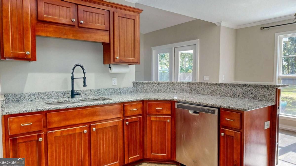 107 Kingsley Drive N Property Photo 10