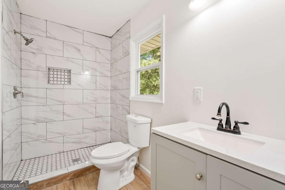 2465 Wood Valley Drive Property Photo 10