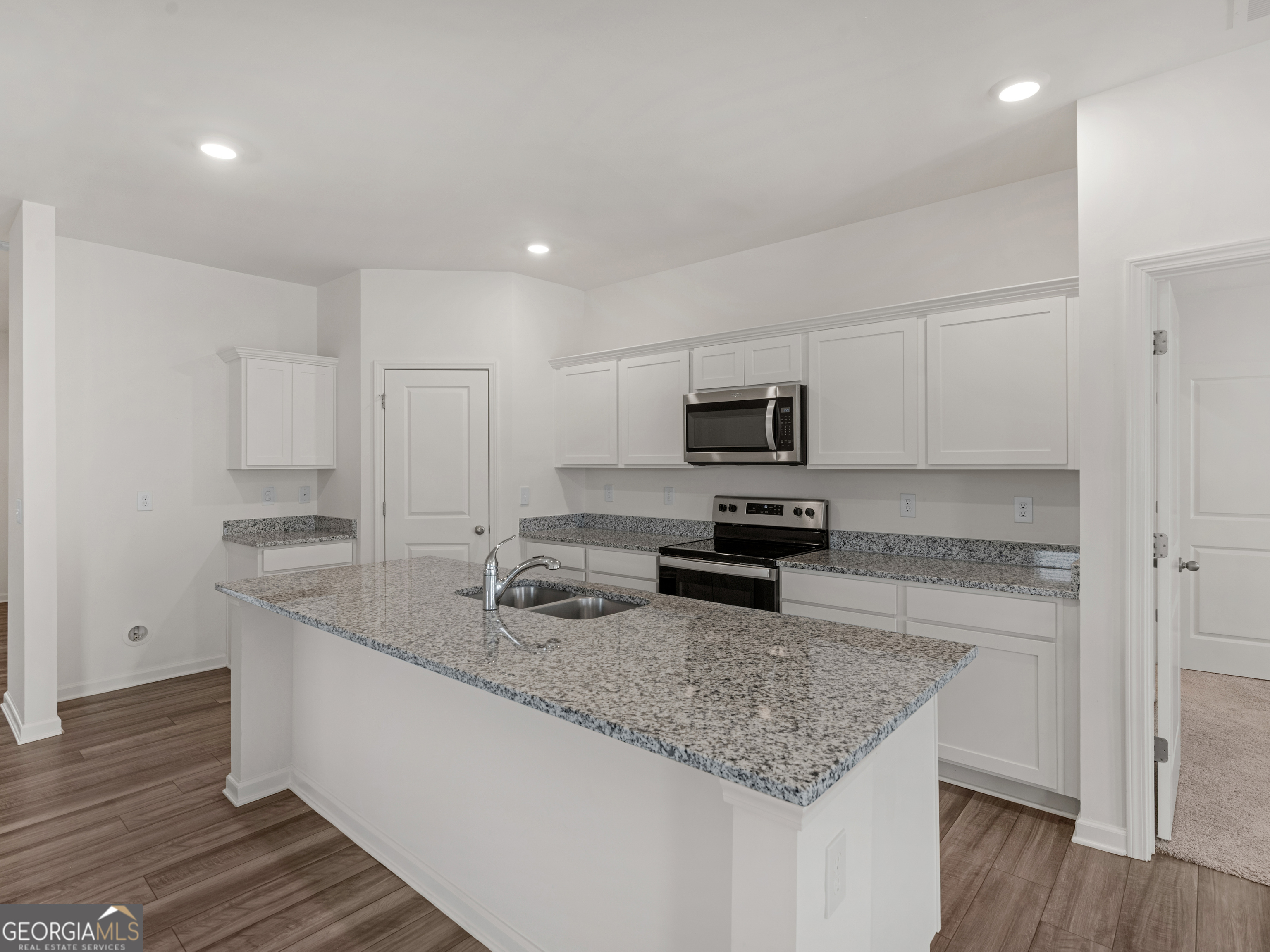 214 Georgian Way Property Photo 3