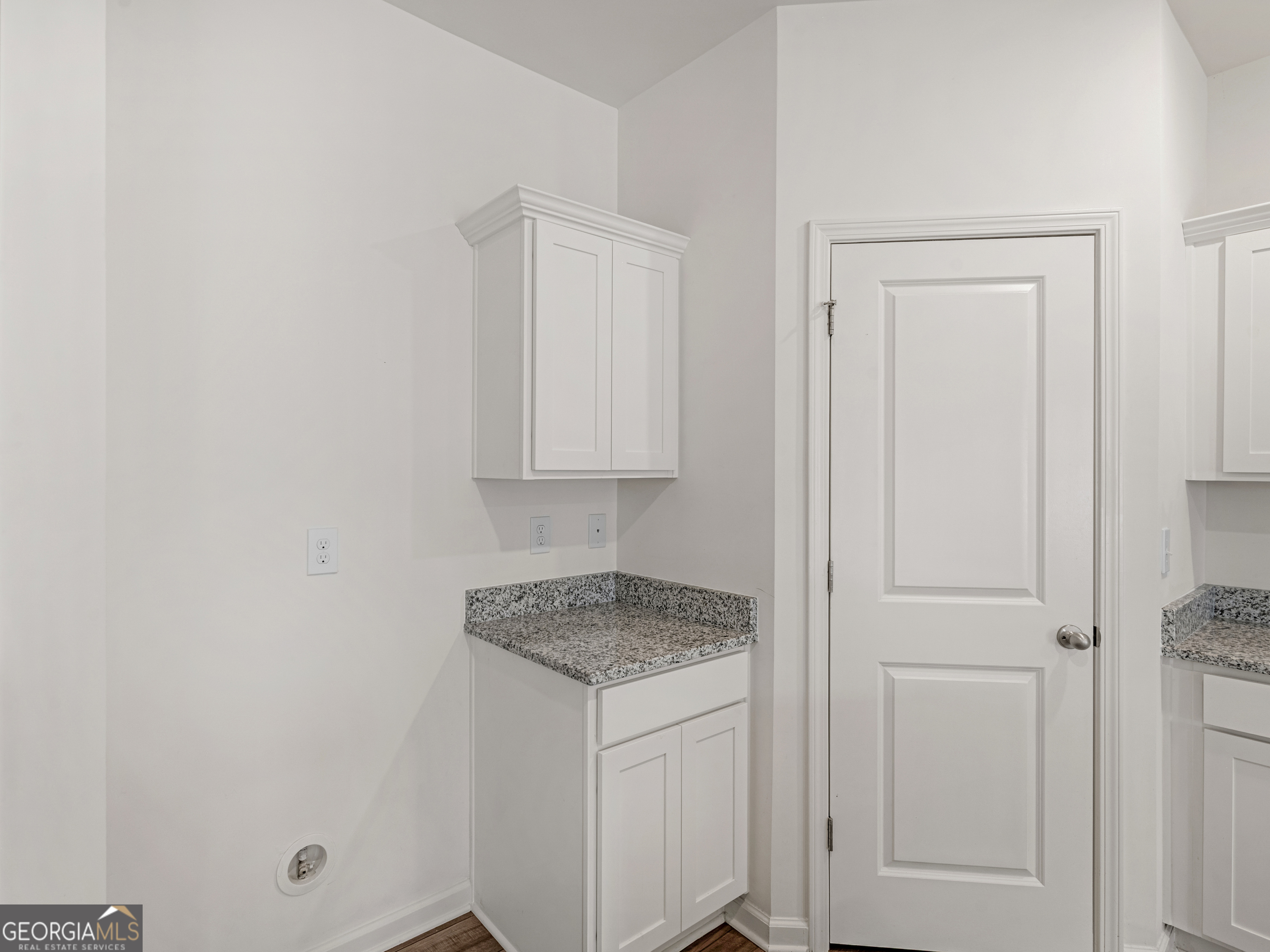 214 Georgian Way Property Photo 4