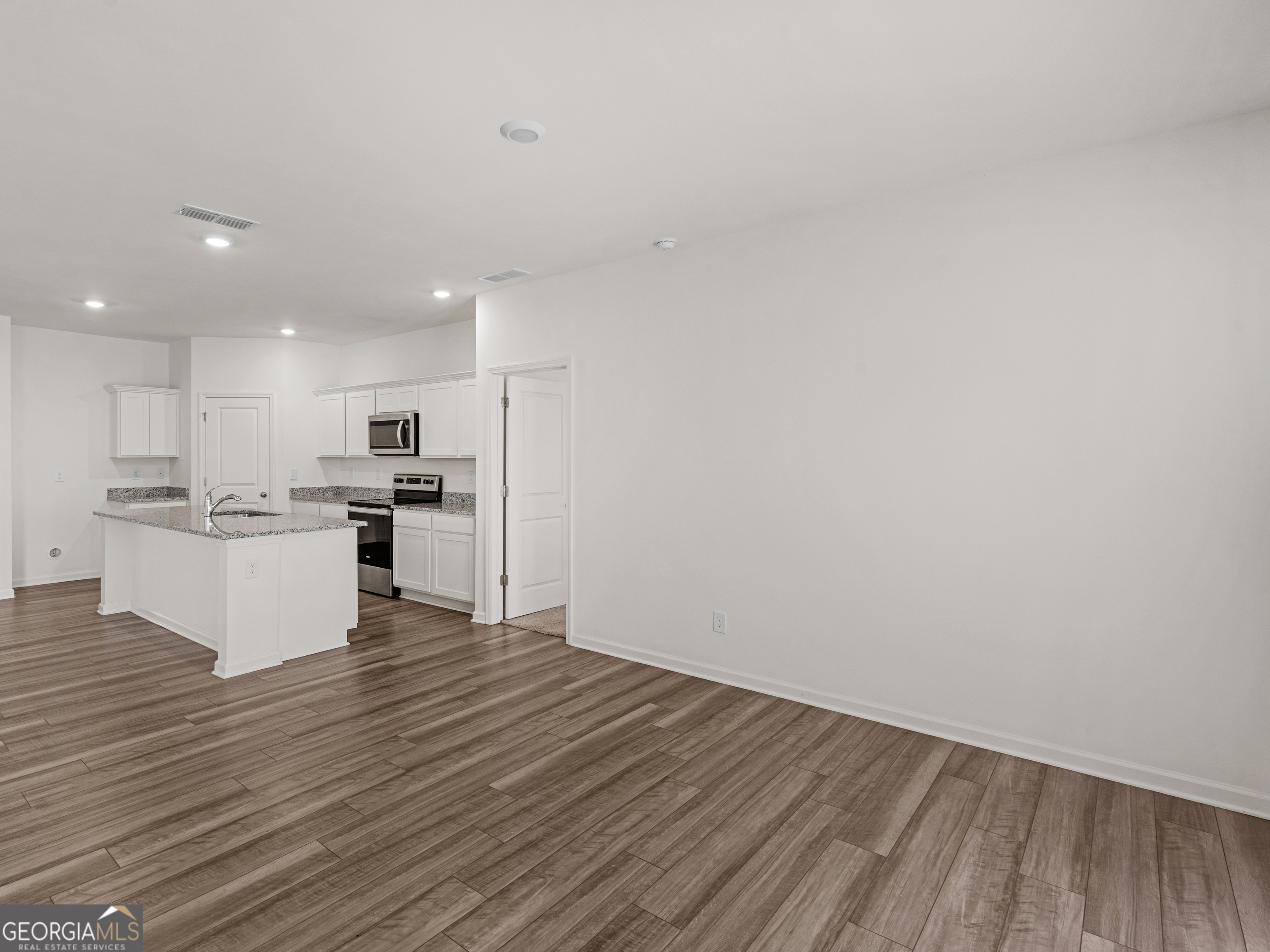 214 Georgian Way Property Photo 6
