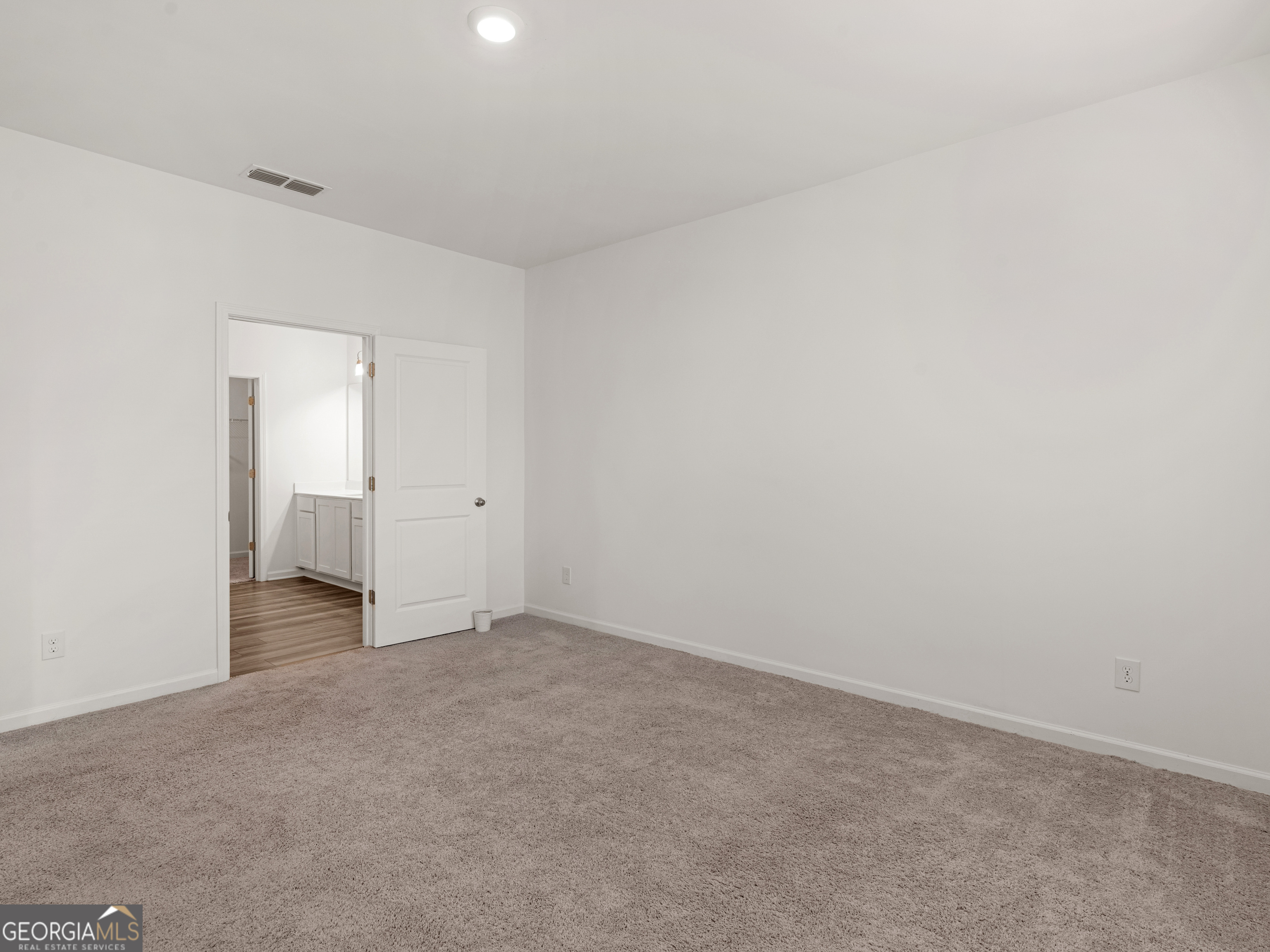 214 Georgian Way Property Photo 10
