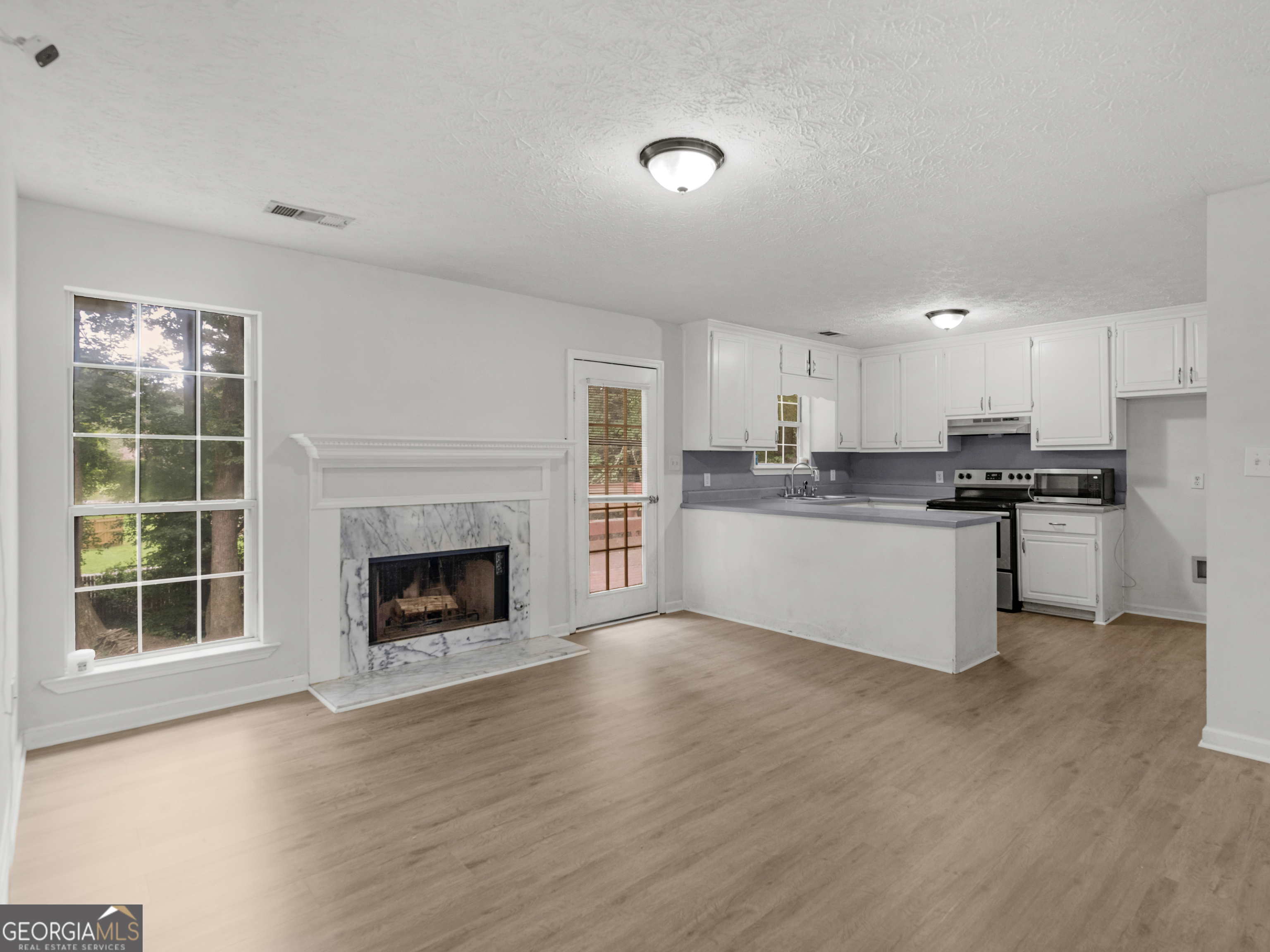 3055 Deerfield Way Property Photo 7