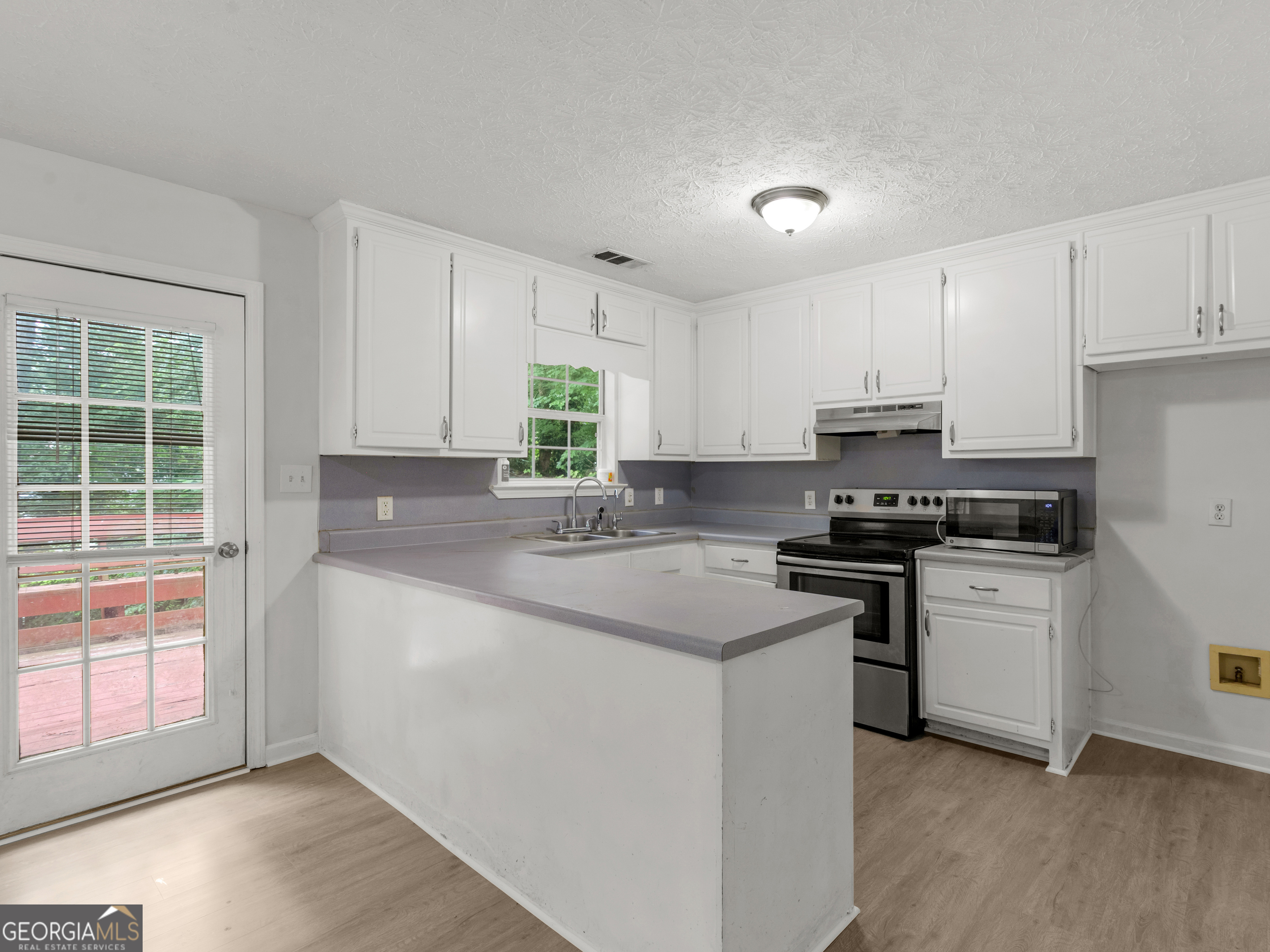 3055 Deerfield Way Property Photo 8