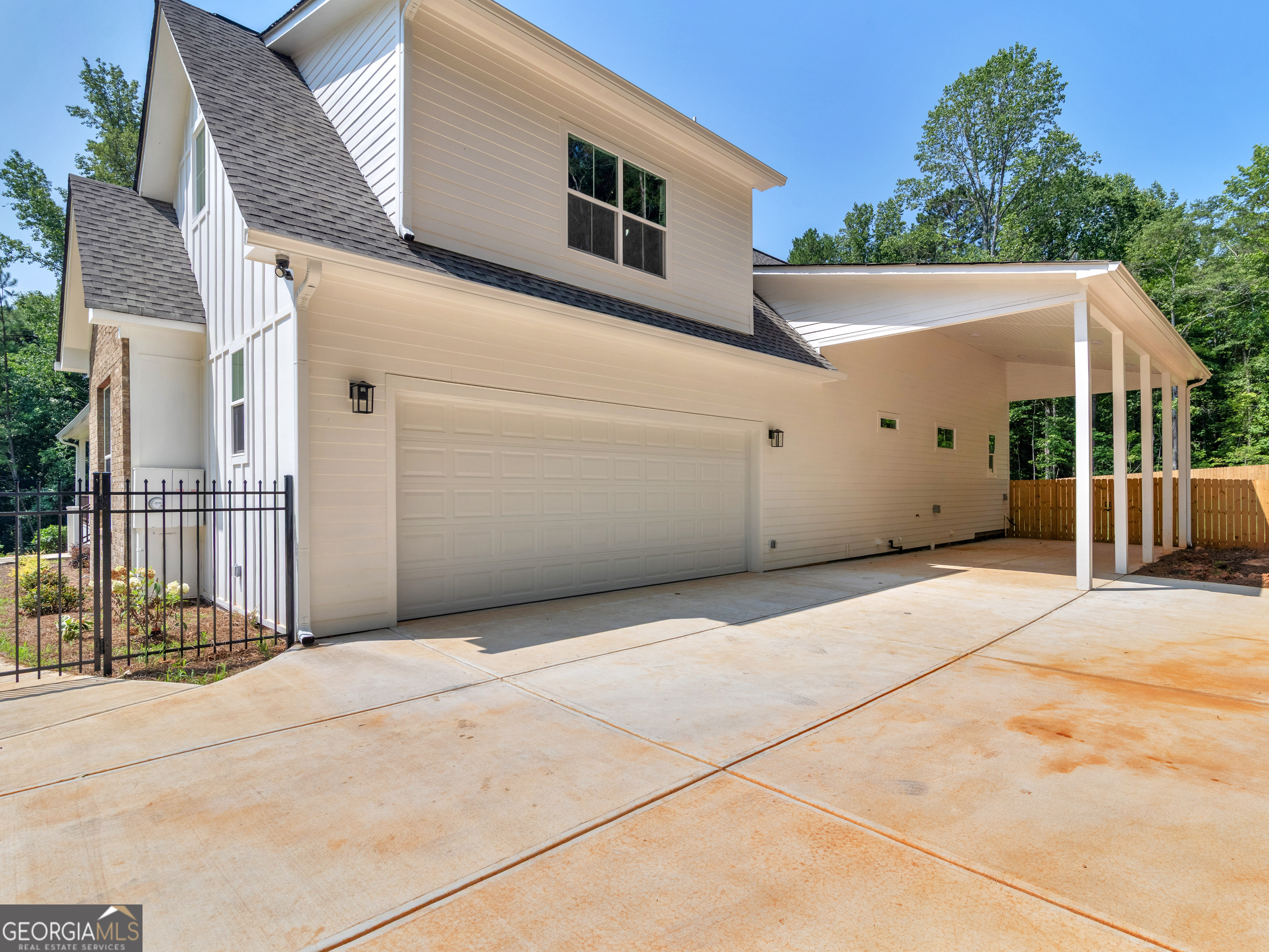 1019 Oakridge Drive Property Photo 3