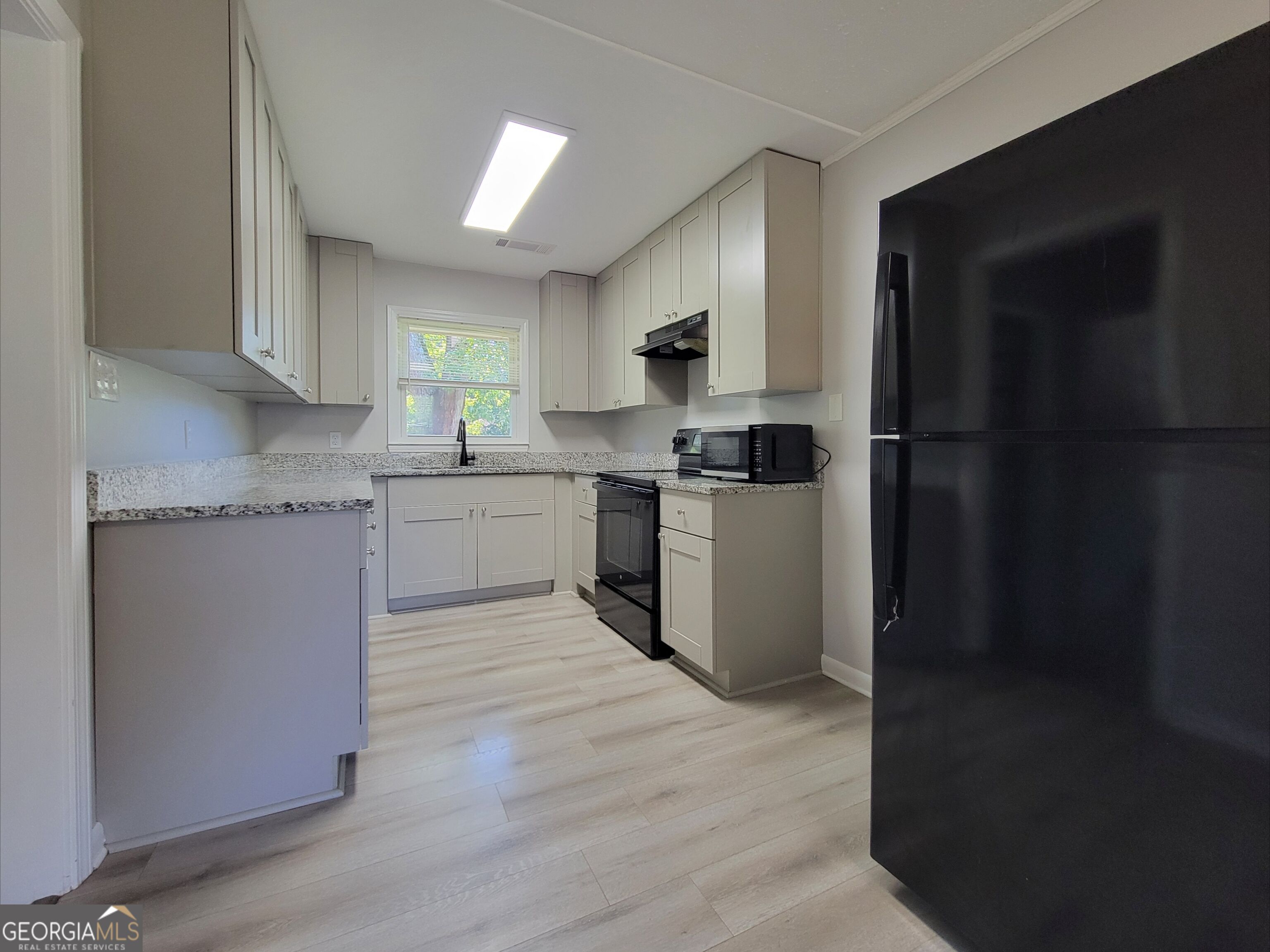426 Northcrest Drive Property Photo 4