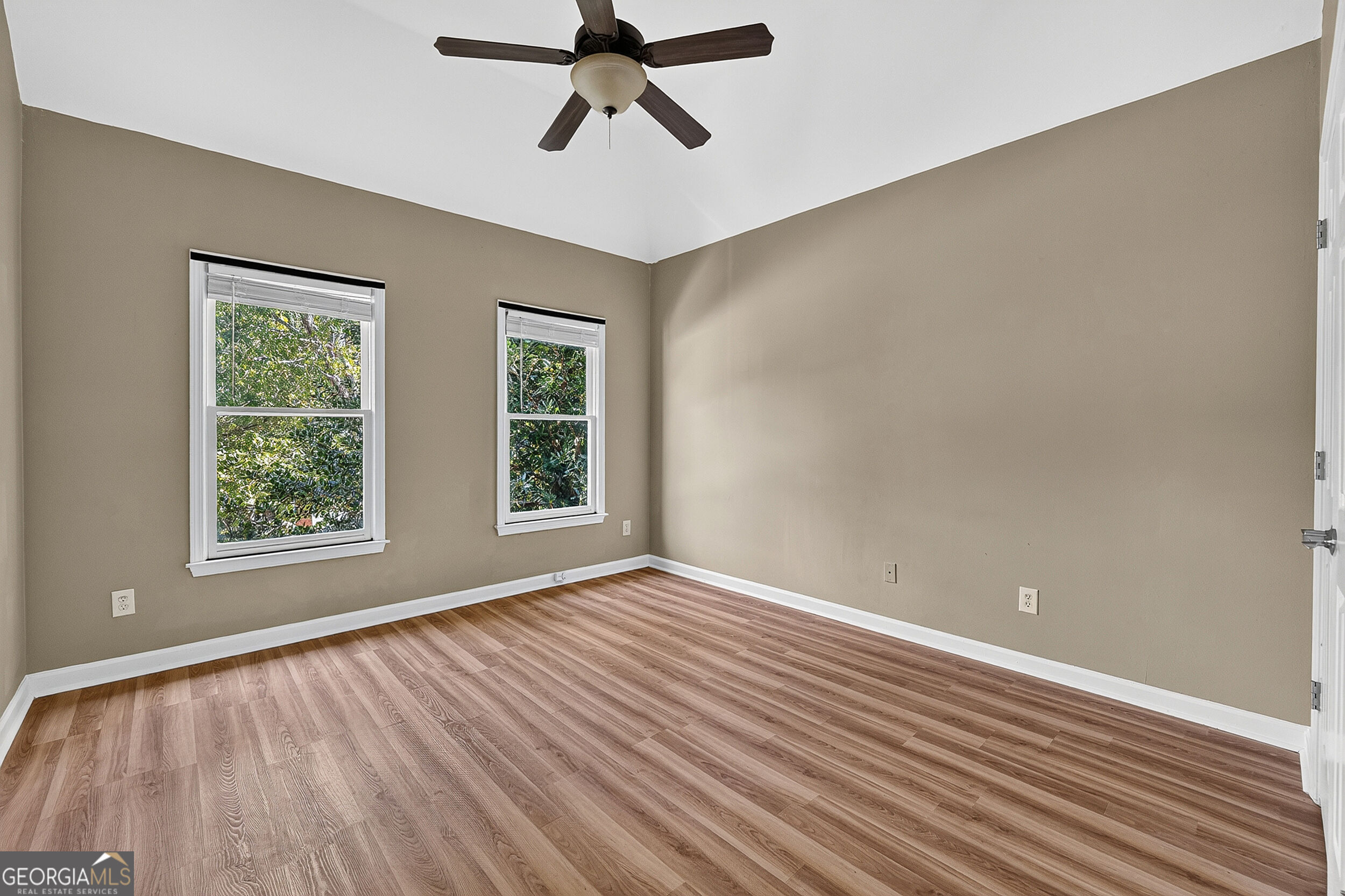 1735 Riverglen Drive Property Photo 23