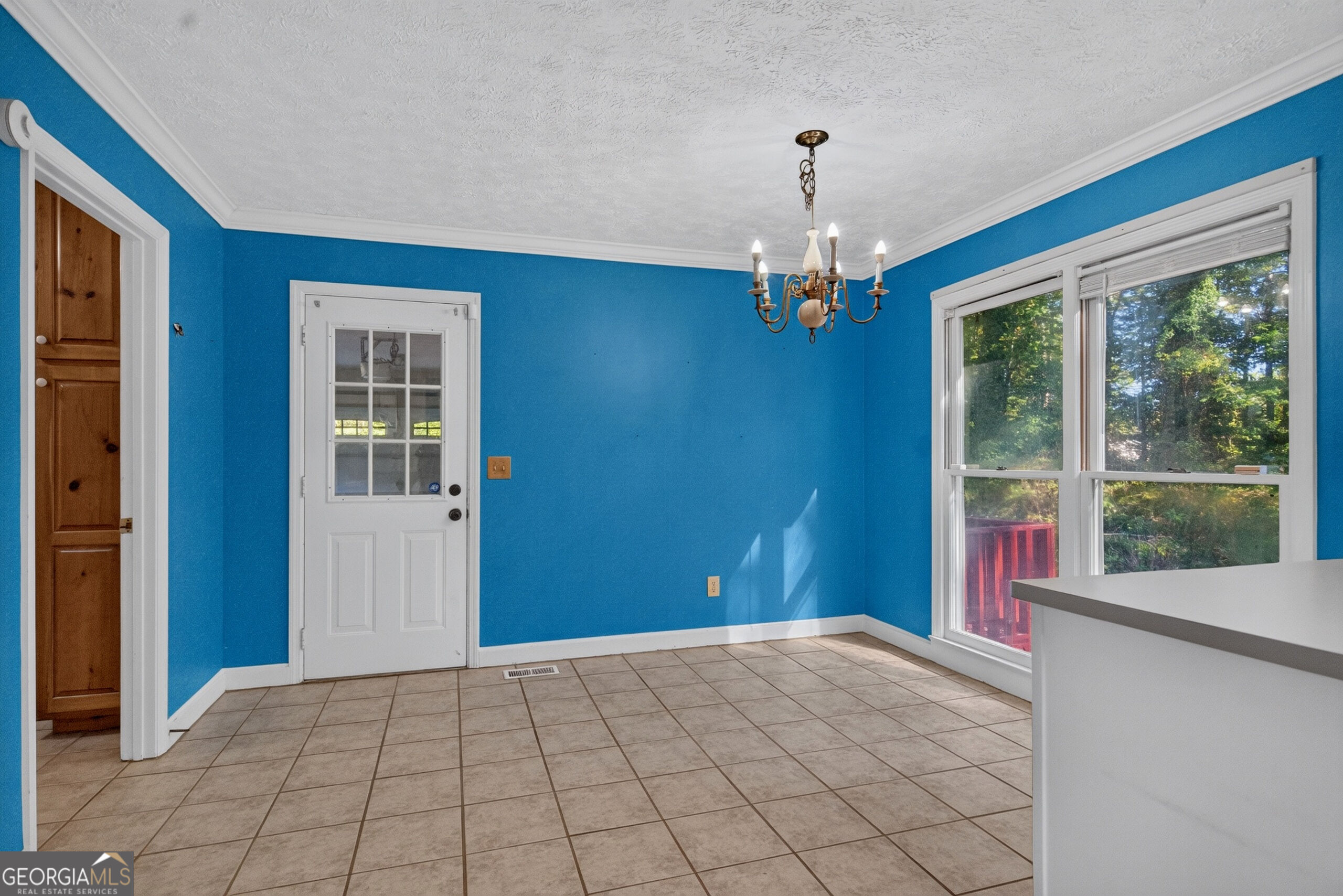 108 Powers Court Property Photo 7