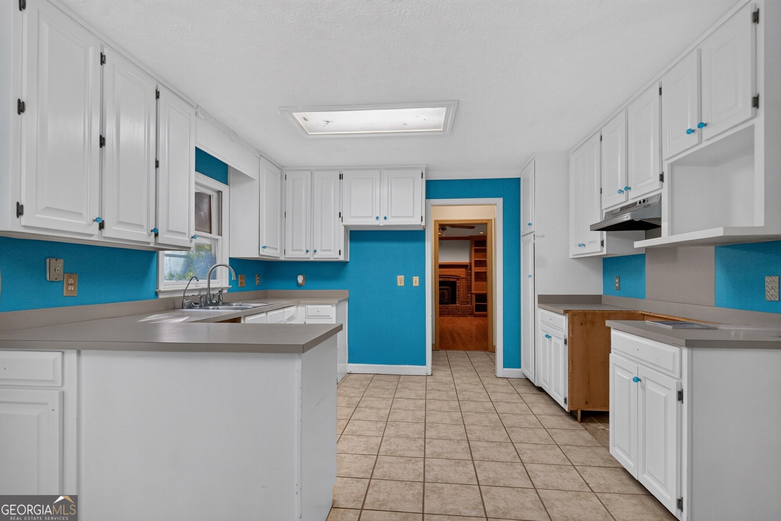 108 Powers Court Property Photo 8