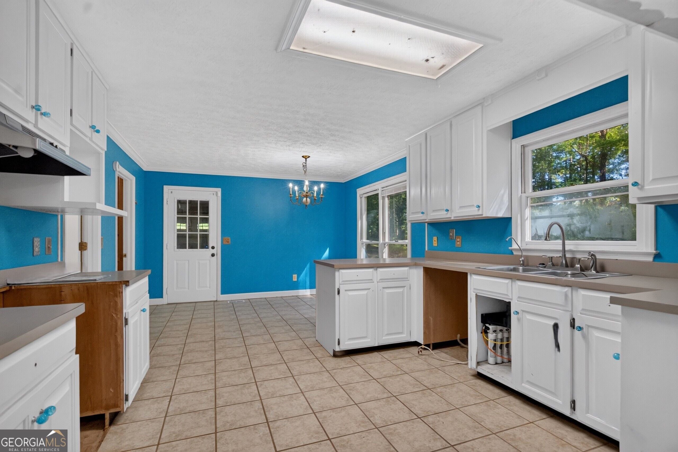 108 Powers Court Property Photo 9