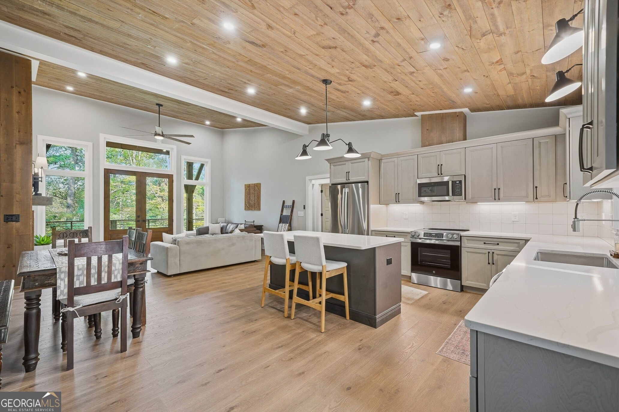 106 Circle Drive Property Photo 3