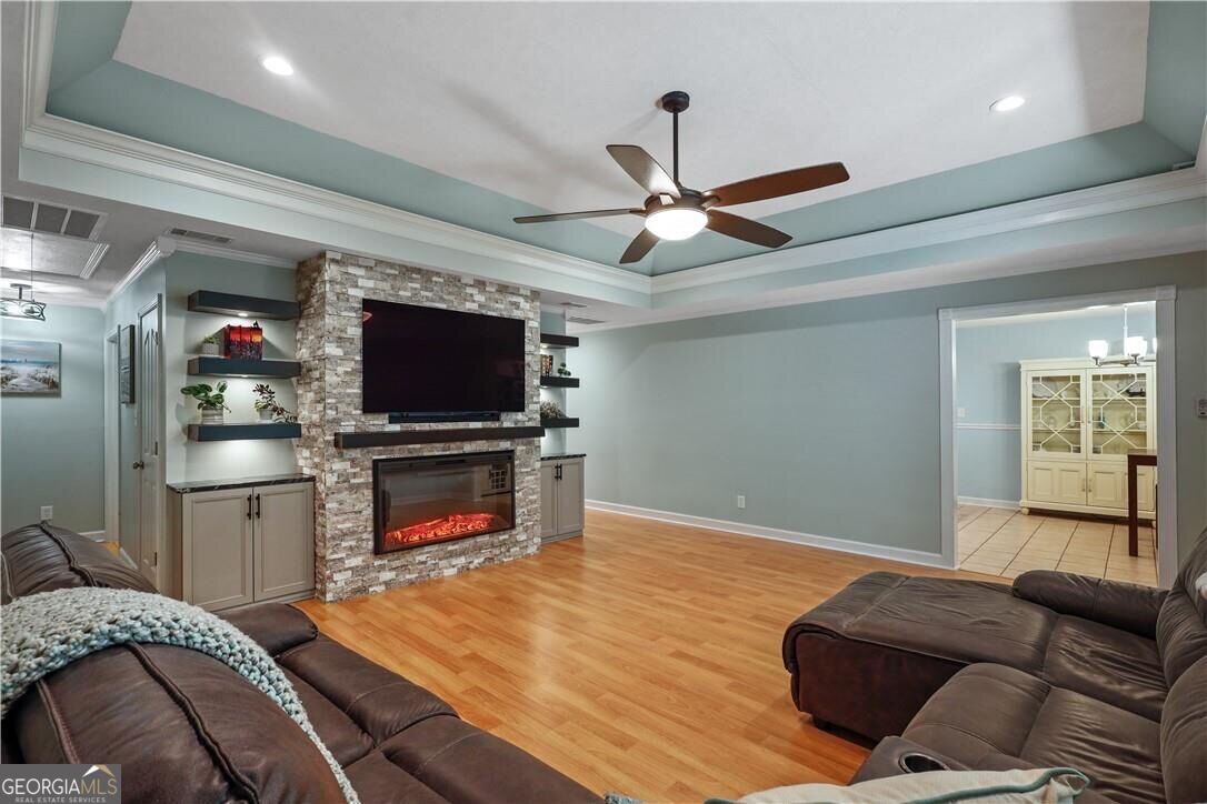 3158 Midland Road Property Photo 6