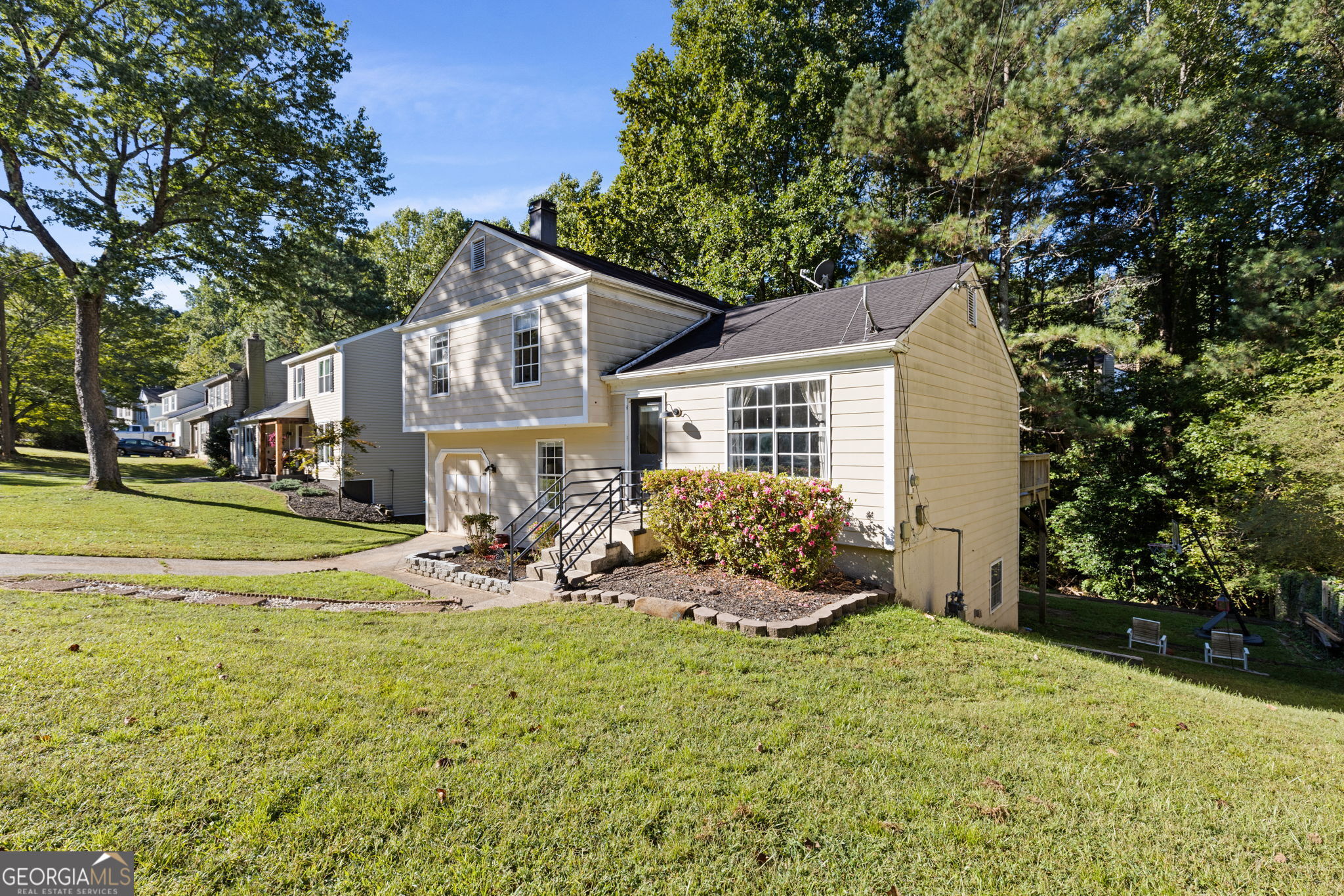 565 Indian Mill Court Property Photo 2