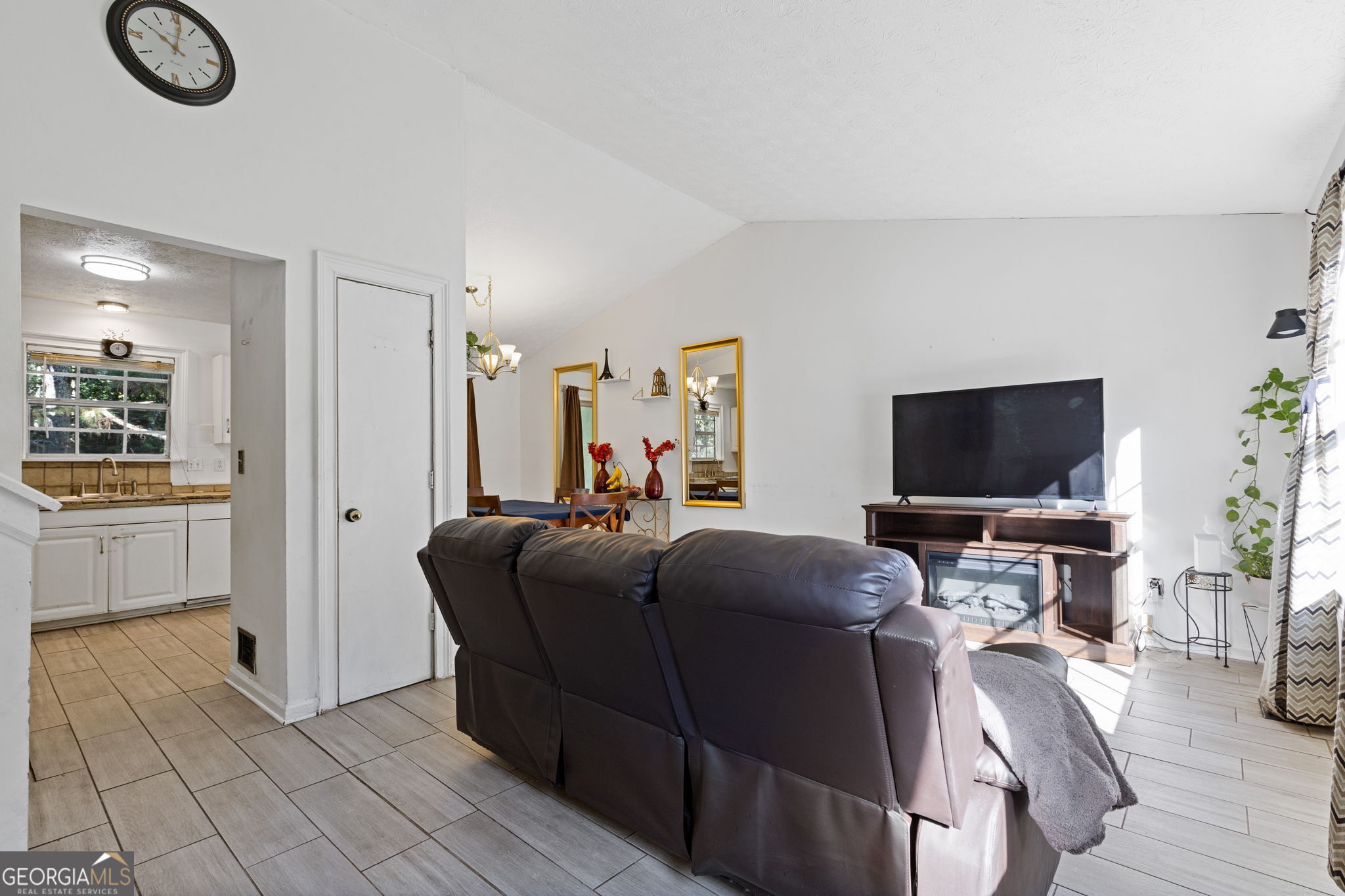 565 Indian Mill Court Property Photo 6