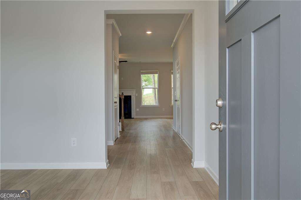 261 Chiswick Loop Property Photo 4